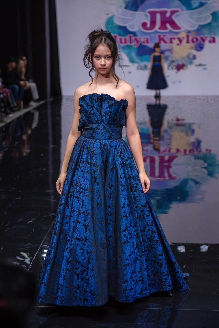 SochiFashionWeek2024 дизайнер Юлия Крылова. Семейный и коммерческий фотограф в Сочи Александр Бодунов