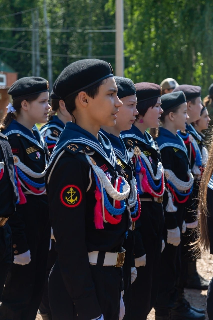 Выпускной альбом, последний звонок. Akhmadeevmedia.ru