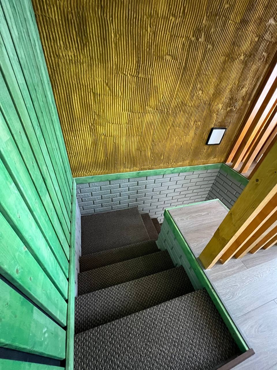 Классная двухуровневая квартира с потрясающим видом на город, со своей парковкой. Квартиры посуточно, длительно в Сочи, LARA APART GROUP