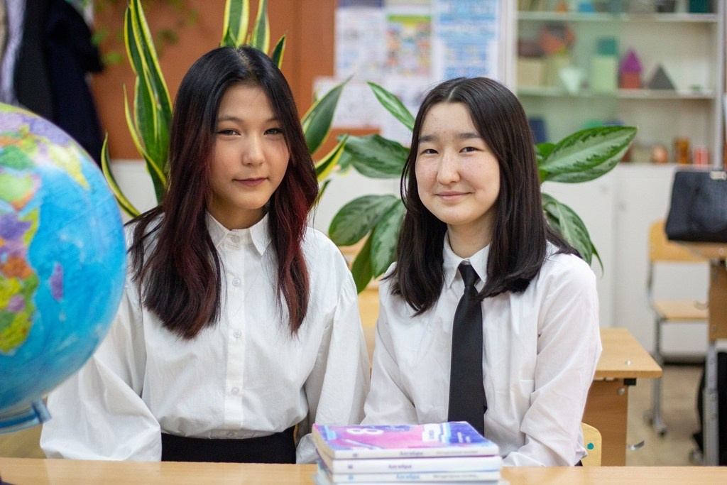 Школьники в студии. Фотограф Бурятия. Печать фотокниг