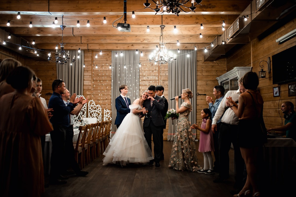 Свадебная фотосессия в ресторане. Свадебный фотограф в Санкт-Петербурге Антон Владимиров