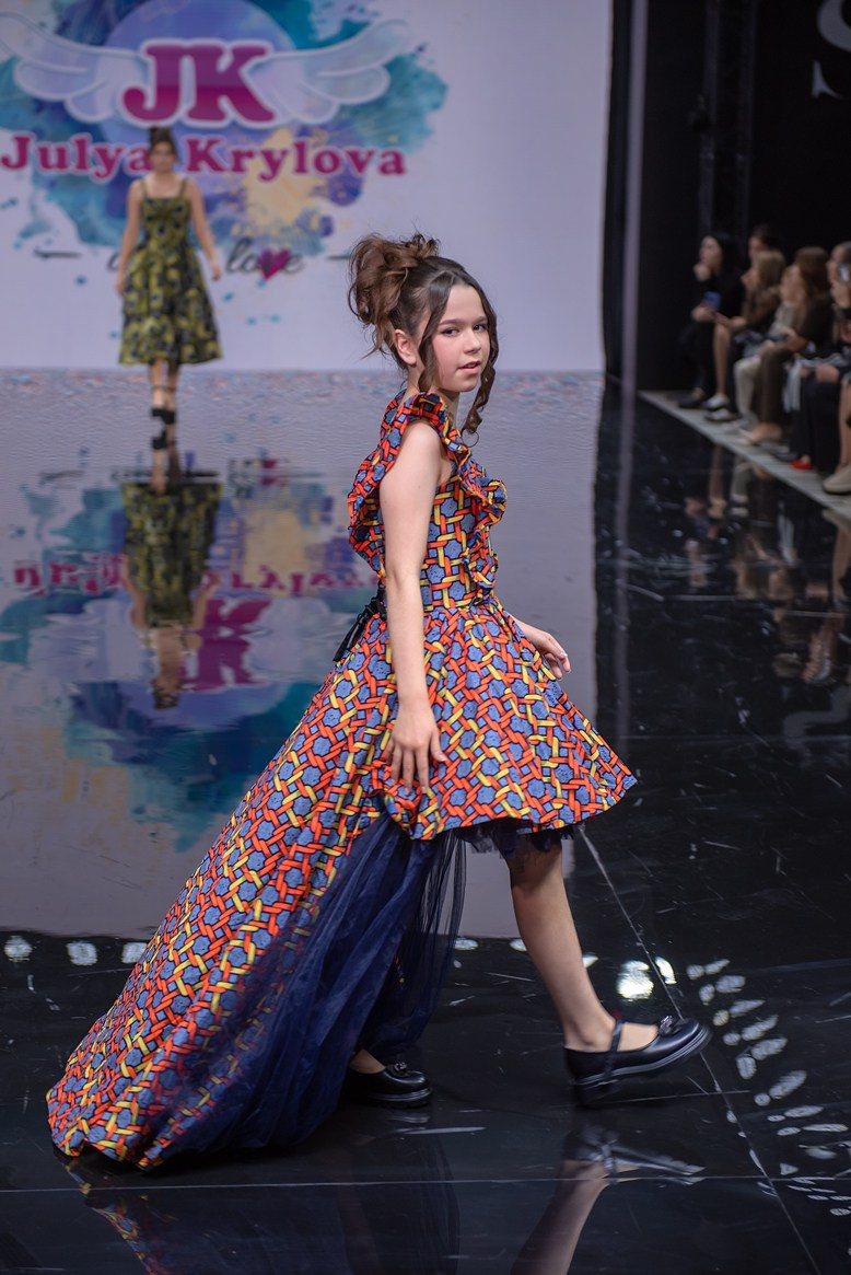 SochiFashionWeek2024 дизайнер Юлия Крылова. Семейный и коммерческий фотограф в Сочи Александр Бодунов