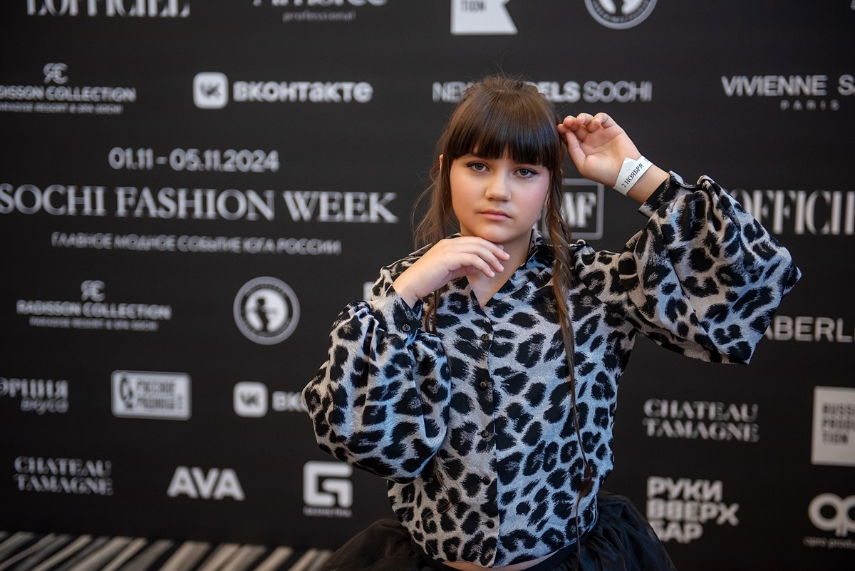 SochiFashionWeek2024 дизайнер Юлия Крылова. Семейный и коммерческий фотограф в Сочи Александр Бодунов