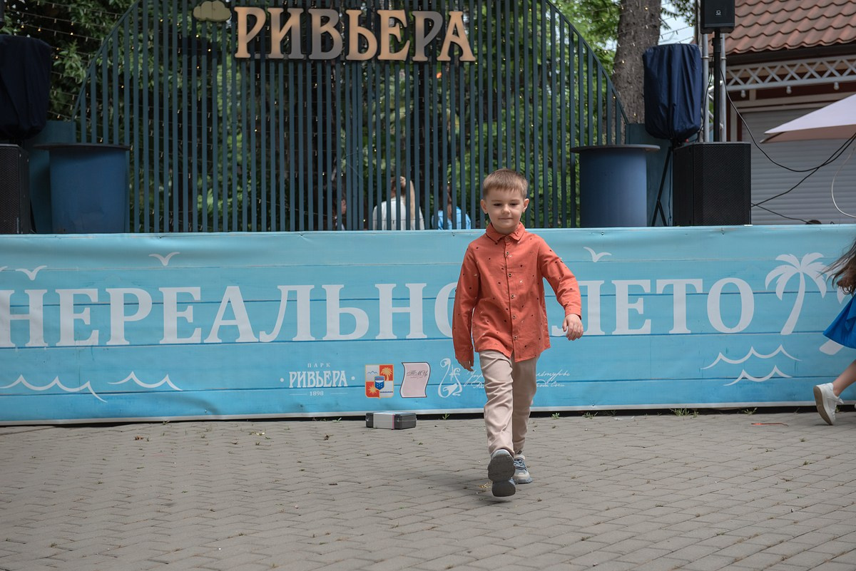 Парк Ривьера дефиле HAPPYkids. Семейный и коммерческий фотограф в Сочи Александр Бодунов