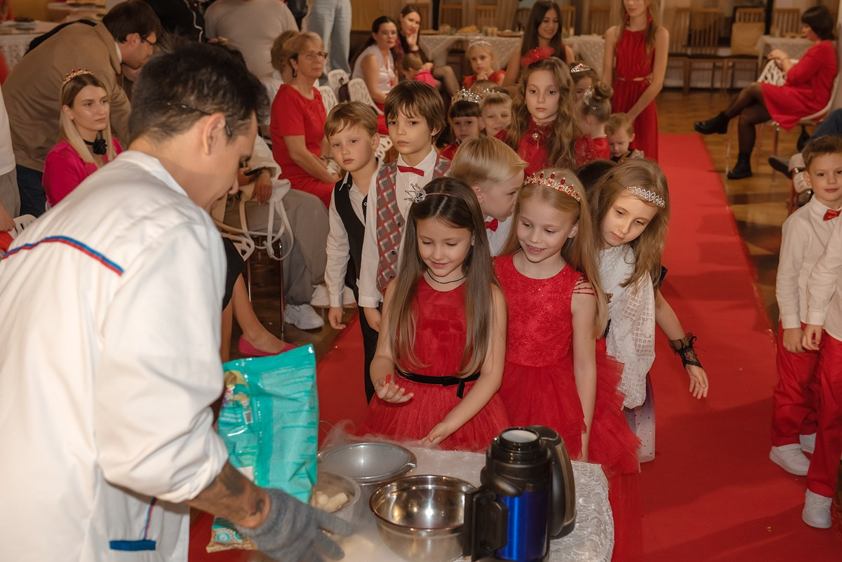 Выпускной в детской школе моделей HAPPYkids 2024. Семейный и коммерческий фотограф в Сочи Александр Бодунов