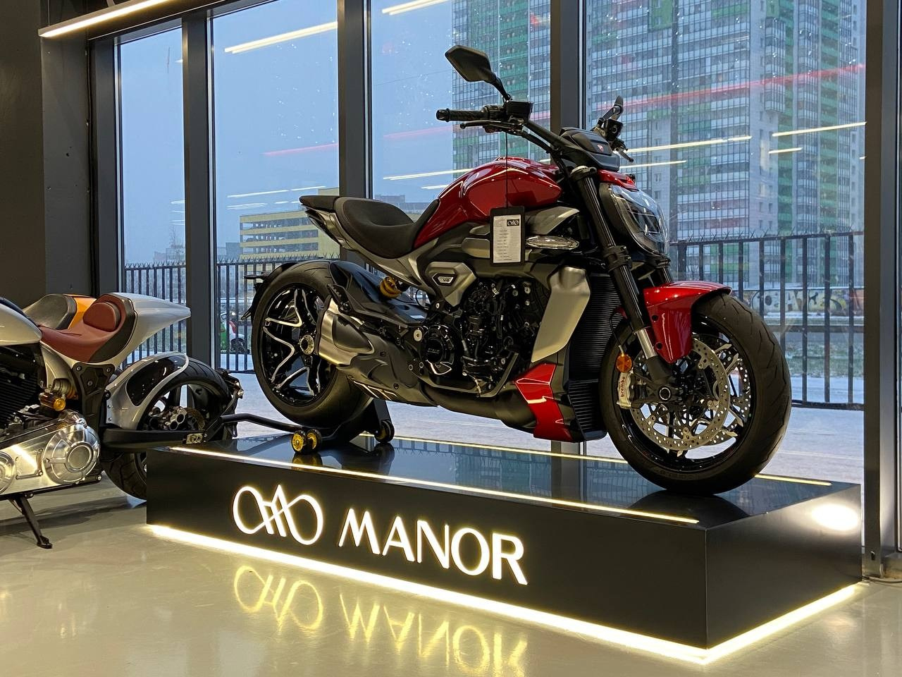 MANOR: чехлы для ценников. Кожевник Евгений Самойлов из Санкт-Петербурга