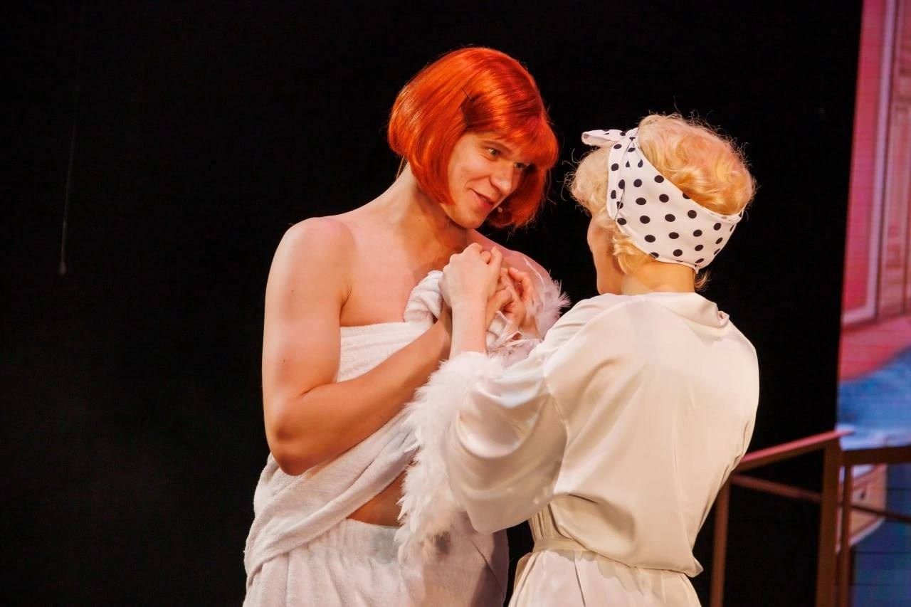 В ДЖАЗЕ ТОЛЬКО ДЕВУШКИ