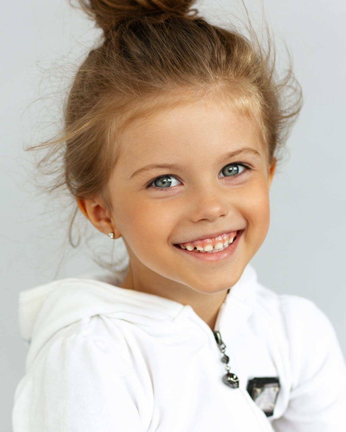 СЪЕМКИ В СТУДИИ. Oksanaseregina.wfolio.pro