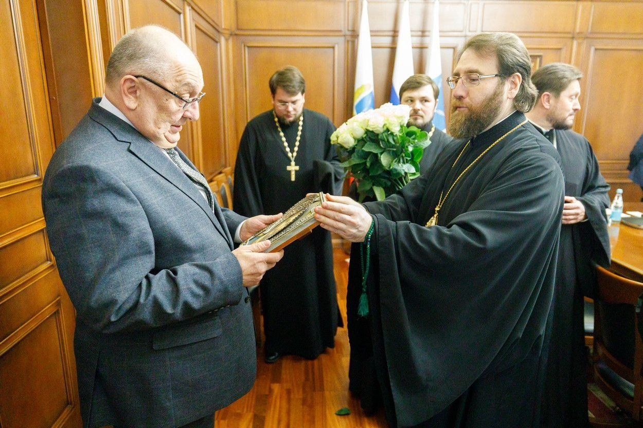 МИТРОПОЛИТ ИГНАТИЙ ПОЗДРАВИЛ С ИЗБРАНИЕМ НОВОГО ГЛАВУ ГОРОДА САРАТОВА. Саратовское Северо-Западное благочиние