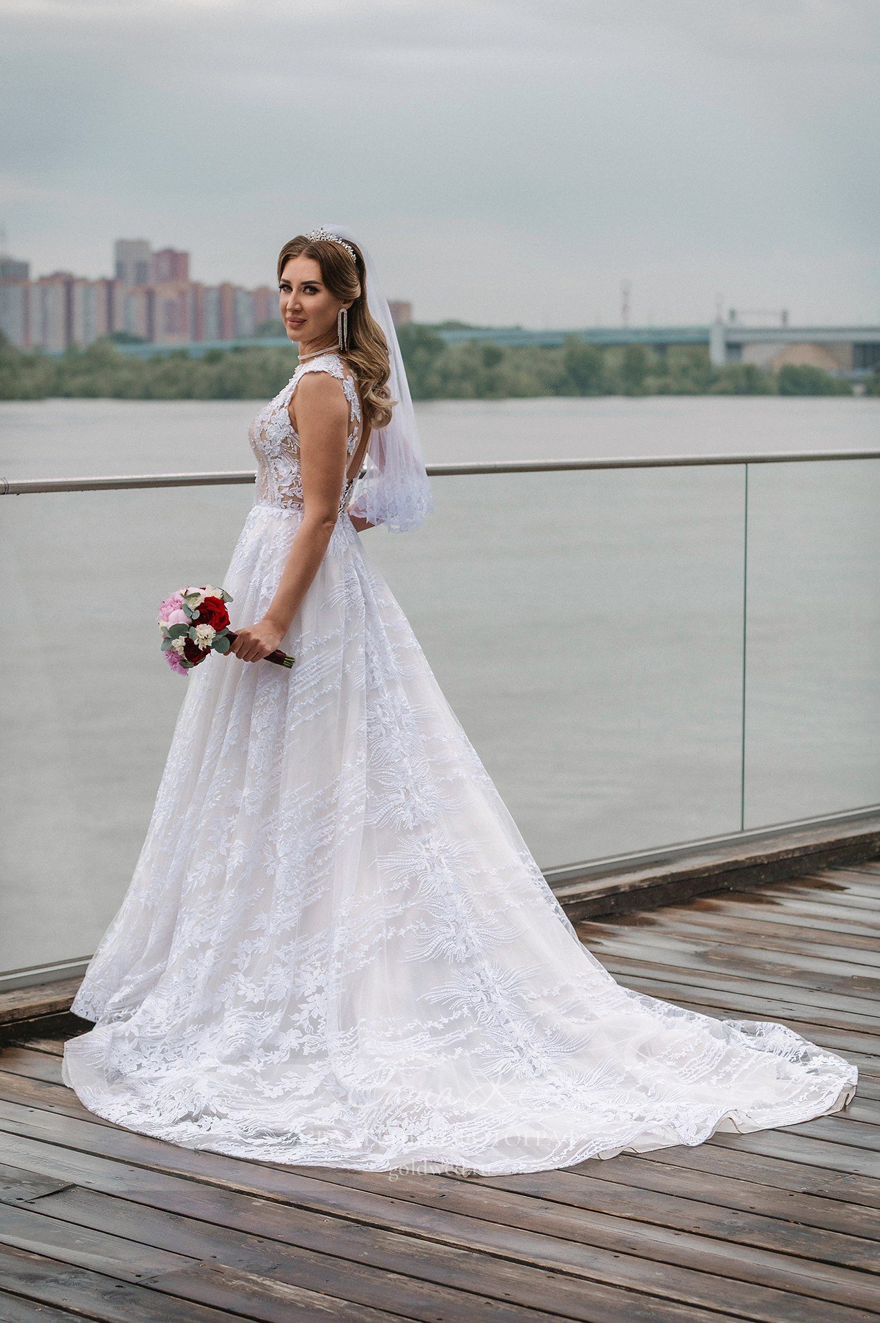 Свадебная фотосессия A&N в дождливую и пасмурную погоду в Новосибирске от профессионального фотографа Саши Кё. Свадебный, семейный и event фотограф в Новосибирске и Новосибирской области Саша Кё