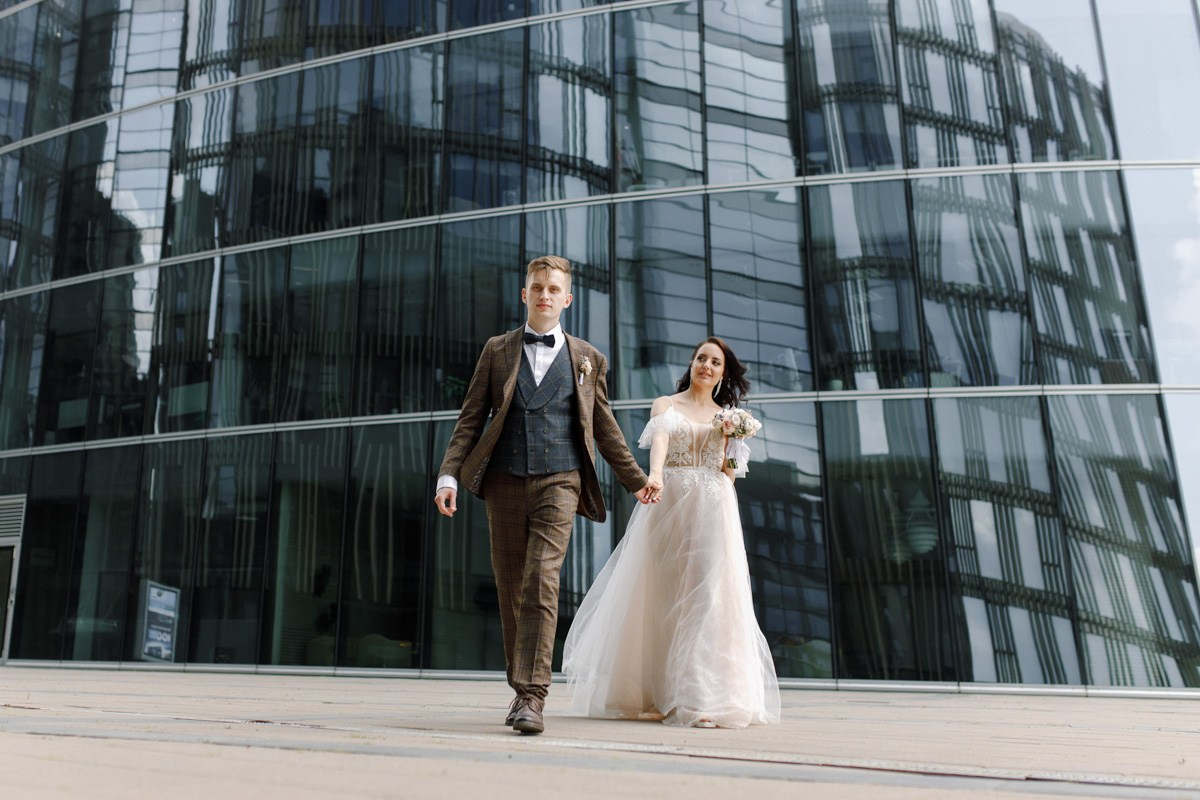 Свадебная фотосессия на Невском. Свадебный фотограф СПБ