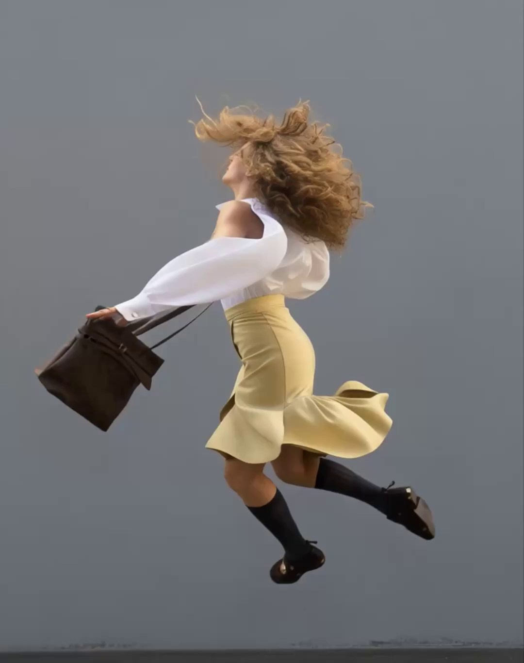 AI. Я Саша, креативный продюсер и арт-директор из Москвы. Придумываю, собираю и запускаю визуальные проекты