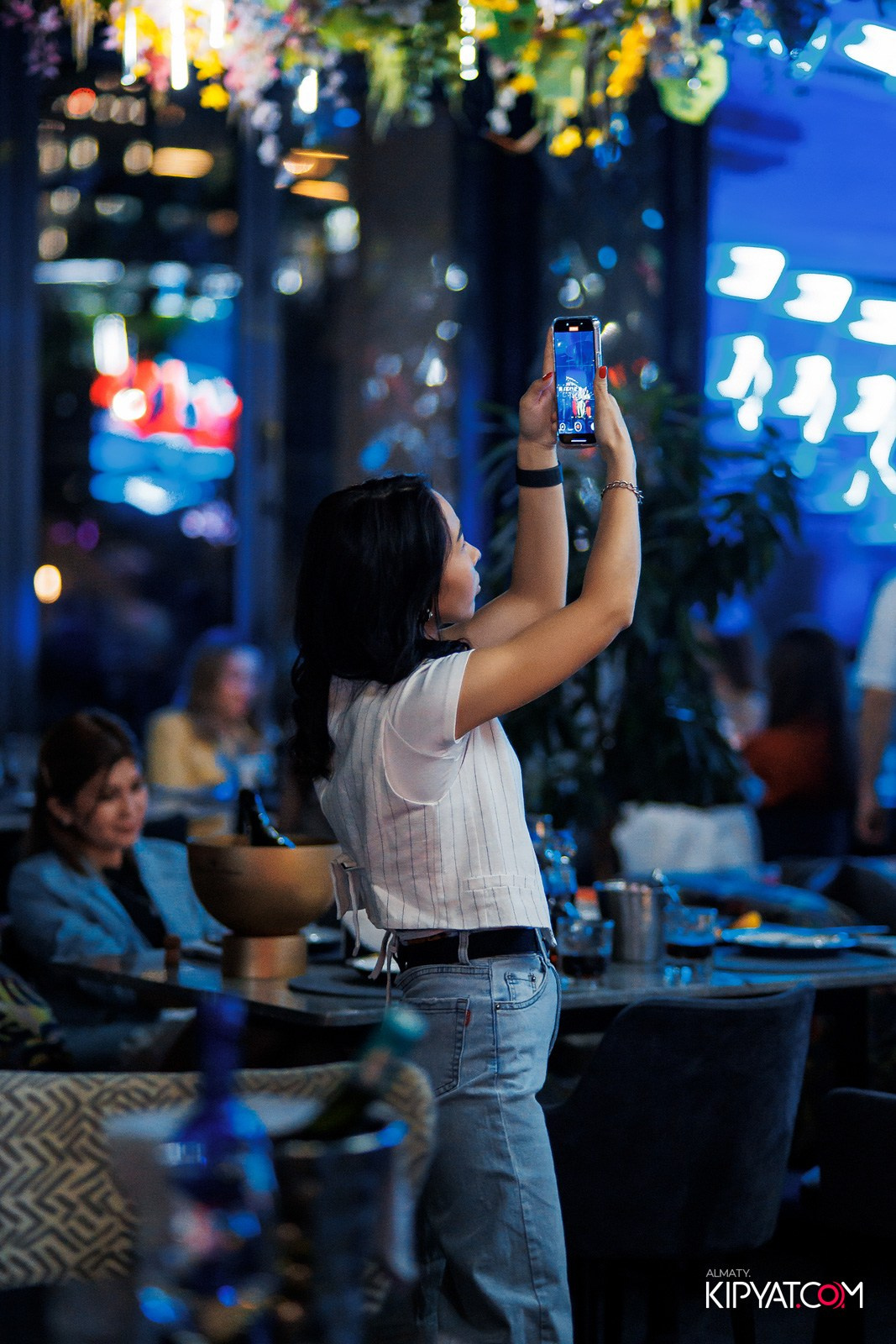 FRIENDS BAR & TERRACE. КИПЯТКОМ АЛМАТЫ!