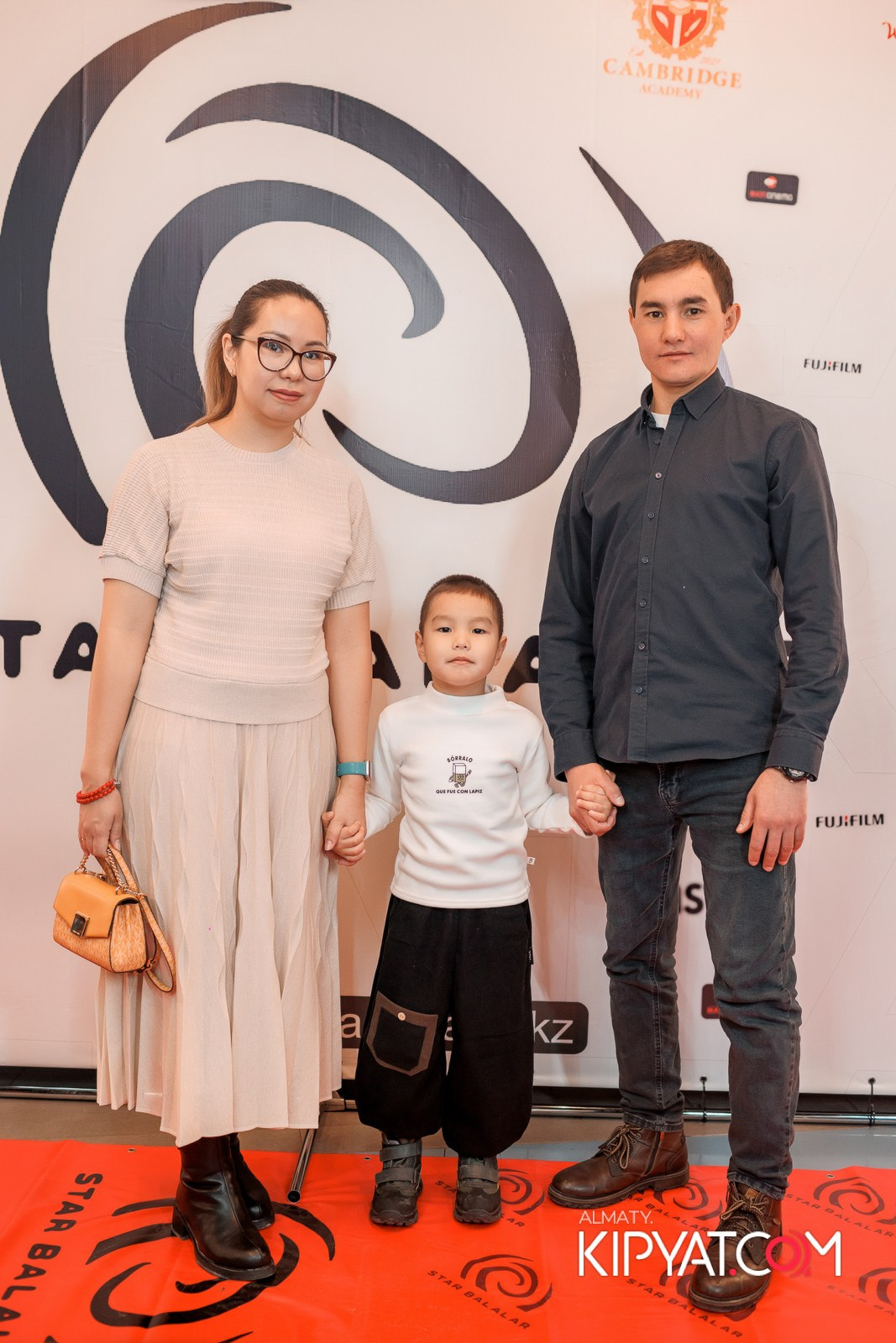 ПРЕЗЕНТАЦИЯ 8 ГРУППЫ КИНОПРОЕКТА «STARBALALAR». КИПЯТКОМ АЛМАТЫ!