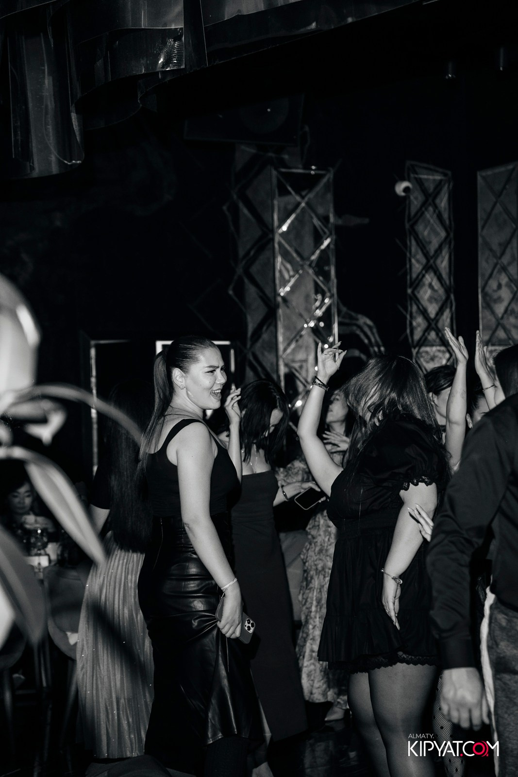 MOOD KARAOKE & TERRACE. КИПЯТКОМ АЛМАТЫ!