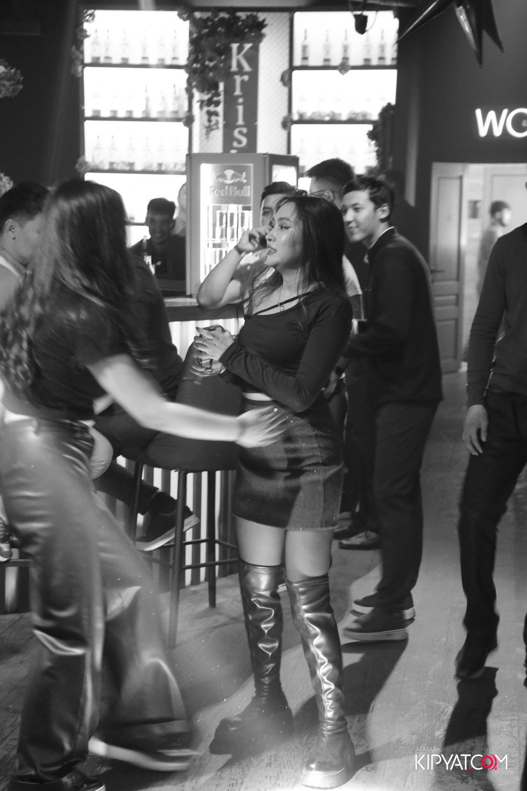 UYAT EMES BAR. КИПЯТКОМ АЛМАТЫ!