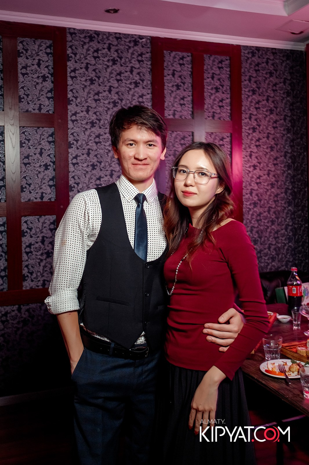 КАРАОКЕ-БАР РОЯЛЬ НА НУРМАКОВА. КИПЯТКОМ АЛМАТЫ!