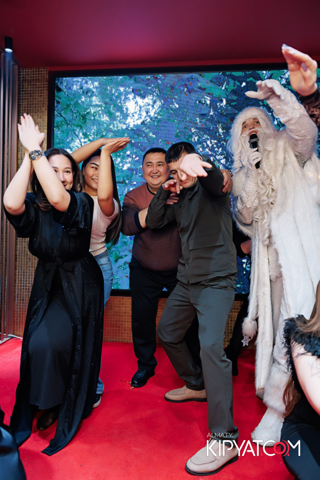 ЗАЯ, НА БИС. КИПЯТКОМ АЛМАТЫ!