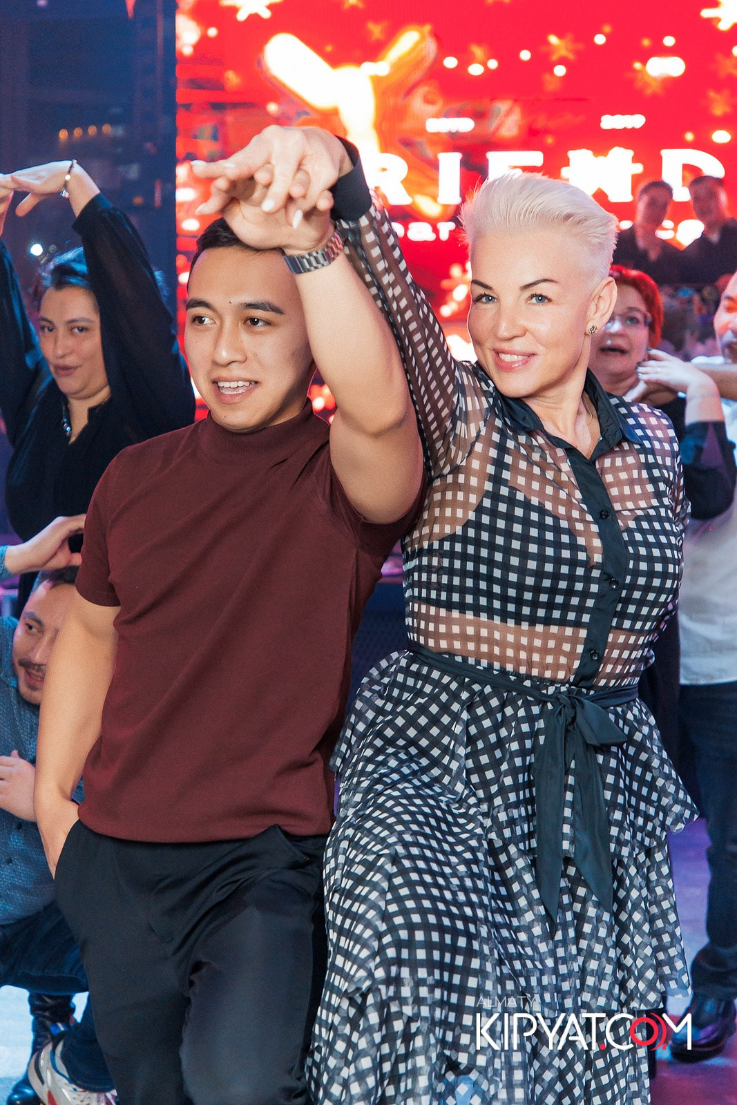 FRIENDS BAR & TERRACE. КИПЯТКОМ АЛМАТЫ!