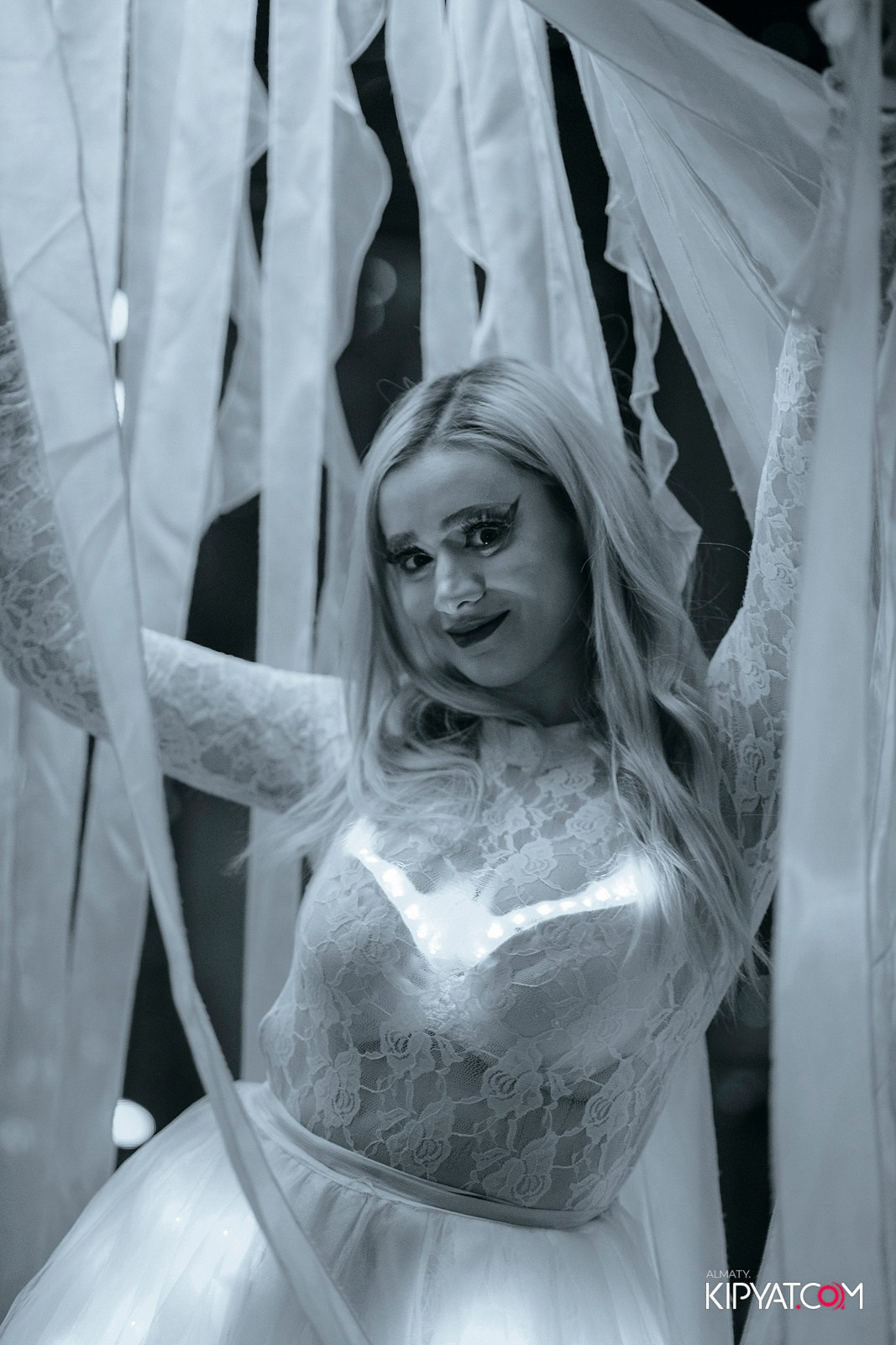 FRIENDS BAR & TERRACE. КИПЯТКОМ АЛМАТЫ!