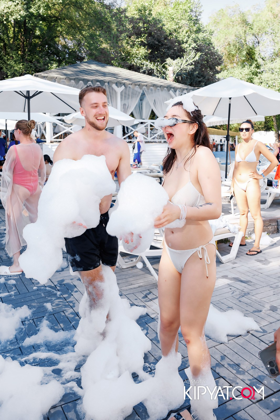 ПЕННАЯ ВЕЧЕРИНКА/ДЫМОВОЕ ШОУ/БАССЕЙН DELIGHT POOL. КИПЯТКОМ АЛМАТЫ!