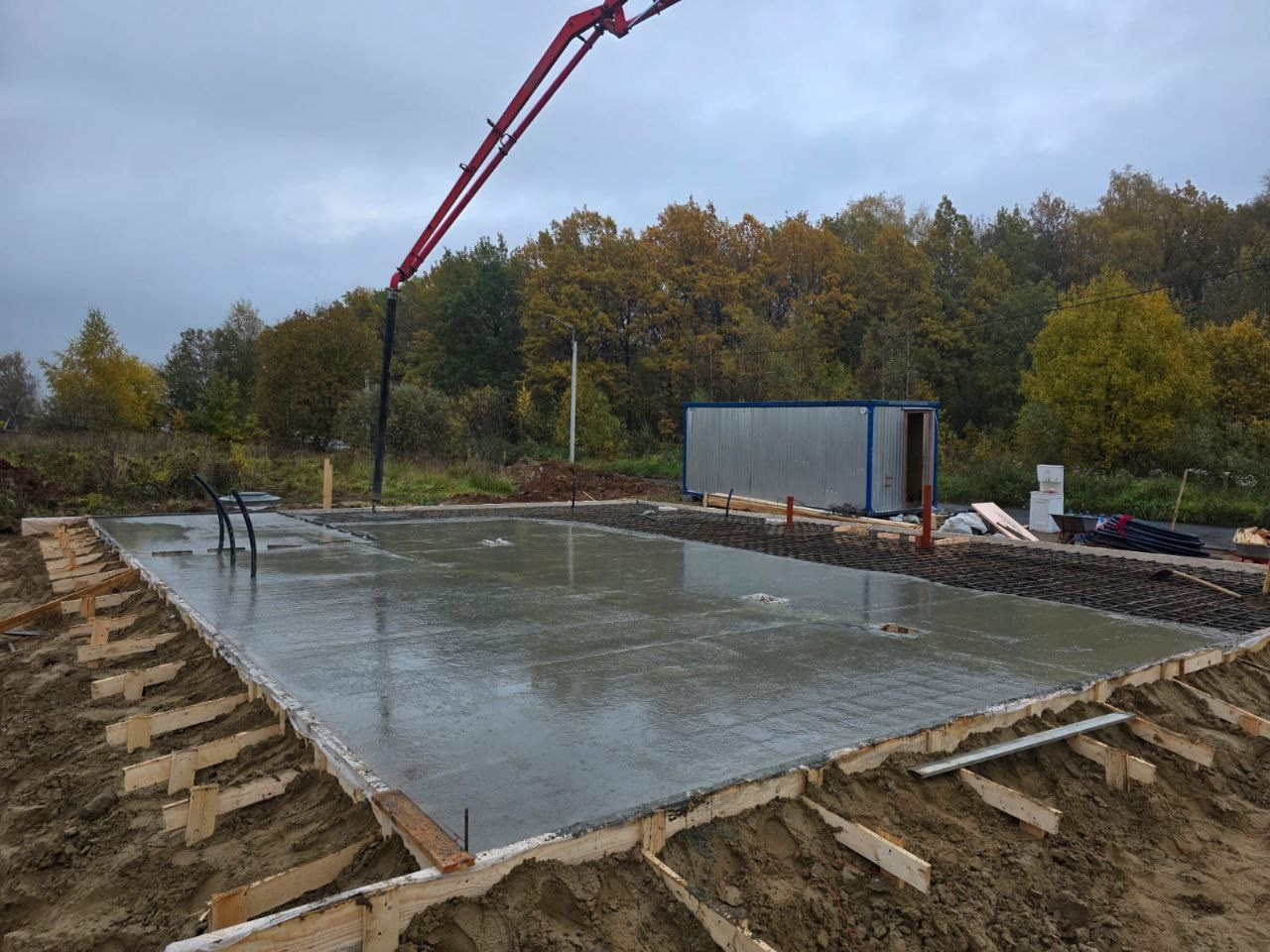 Заливка плиты бетоном