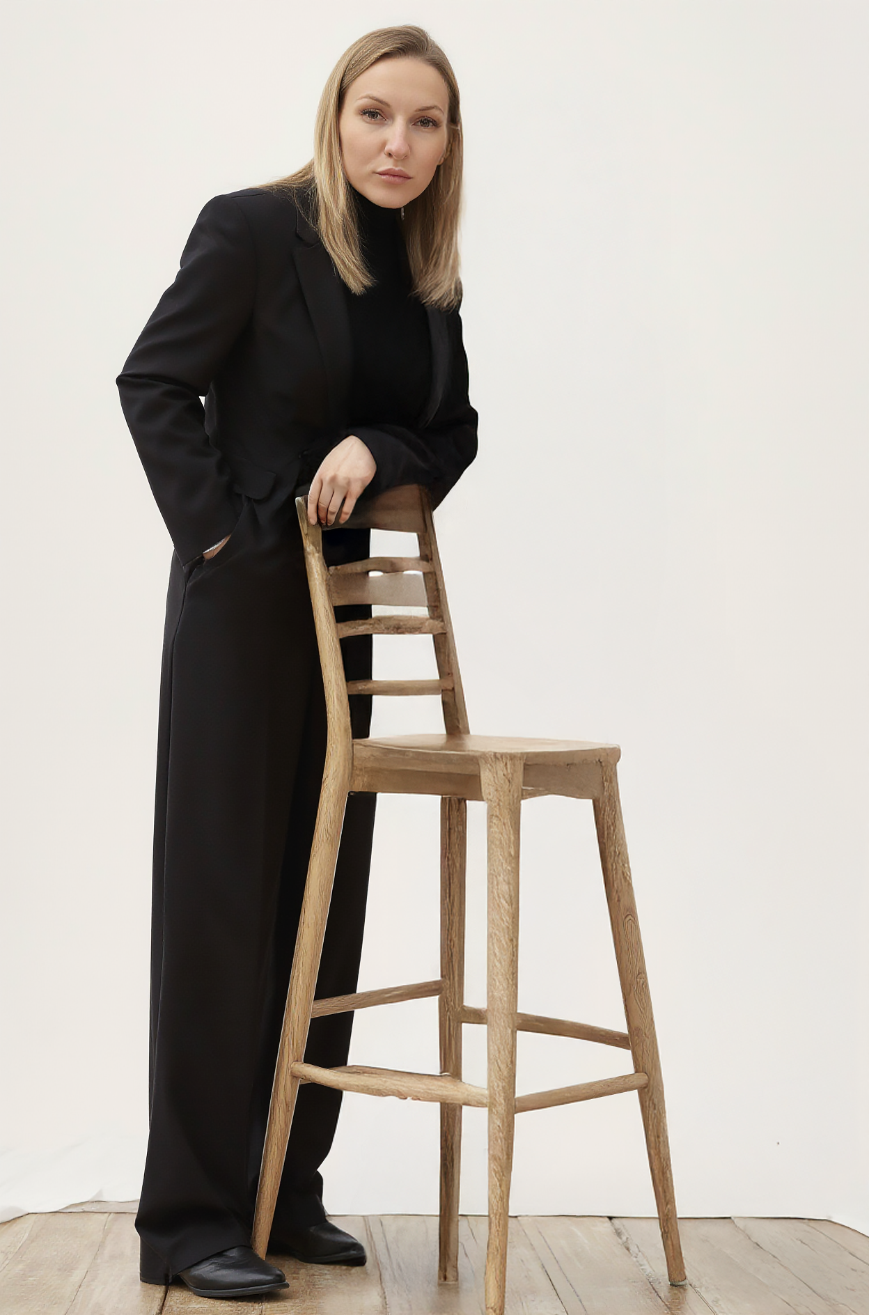 Нейро креатор Саша Кинбер: нейрофото, генерация видео, обучение