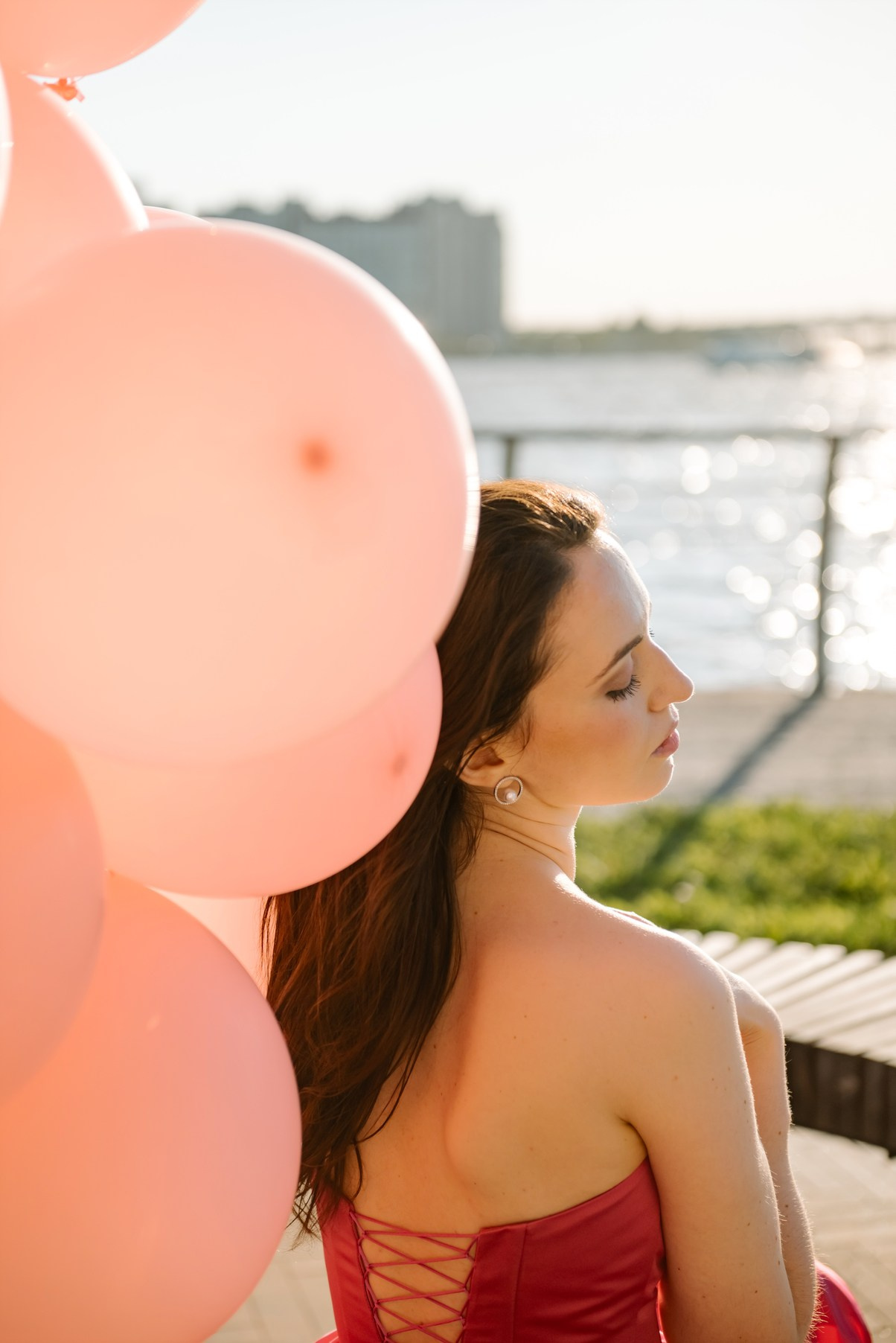 Индивидуальная. На заливе с шарами. Свадебный и сеейный фотограф в Санкт-Петербурге Елена Худякова