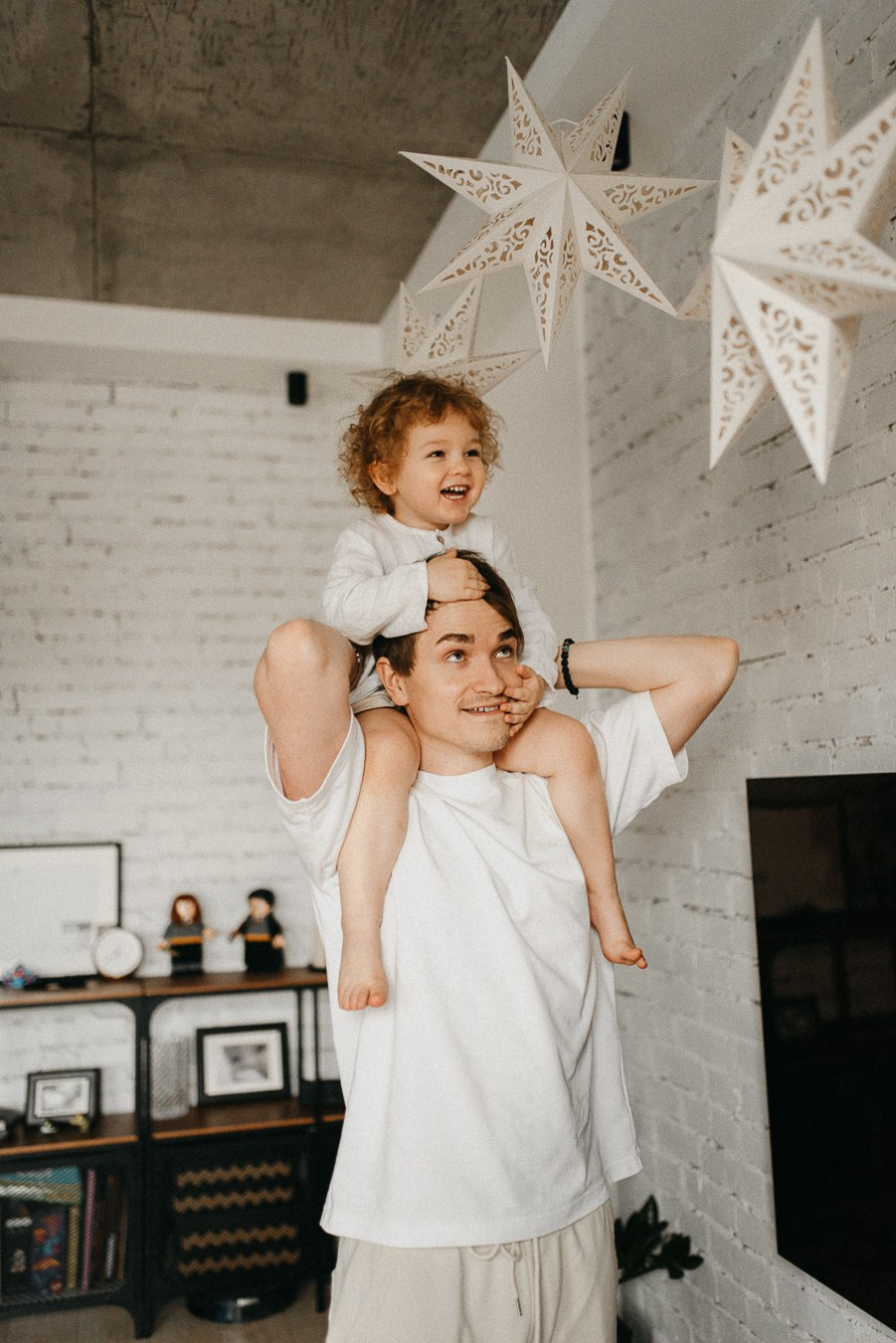 Костя, Яна, Кристина, Леон | дома