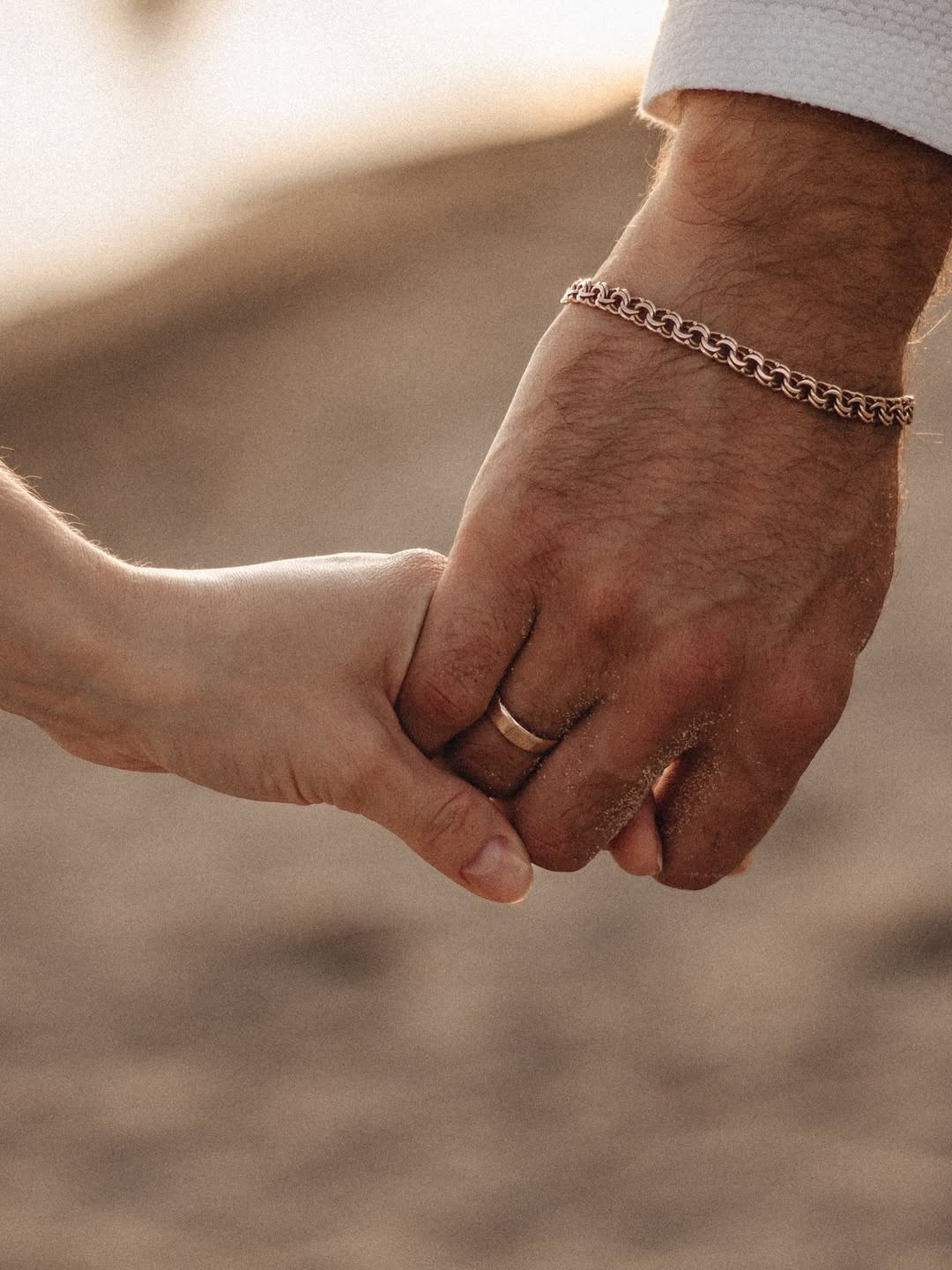 Счастливая семья на прогулке в парке, Новосибирск