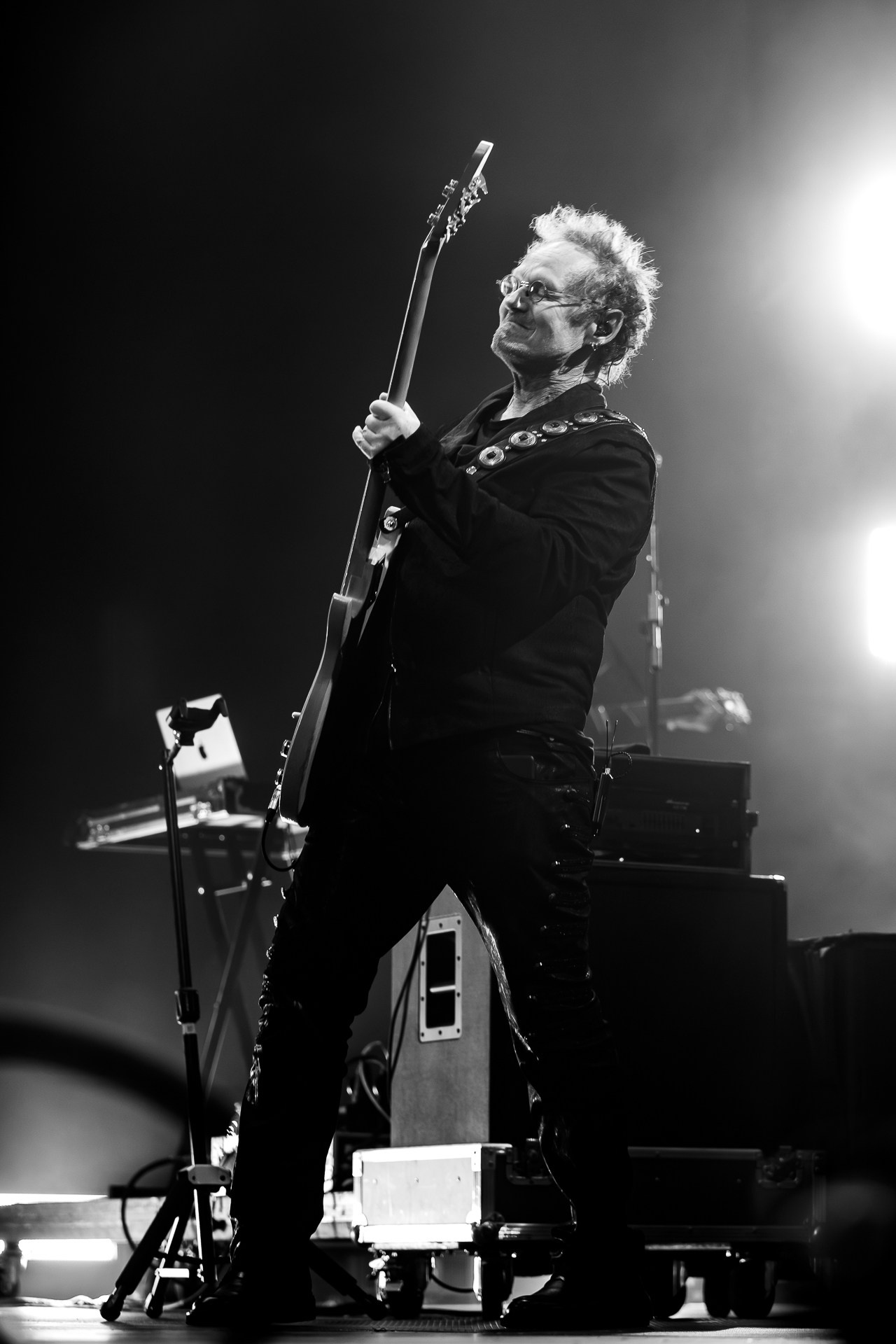 Александр Титов, бас. Группа КИНО, 21.06.25, фестиваль STEREOLETO, сад «Эрмитаж». Концерт в день рождения Виктора Цоя.