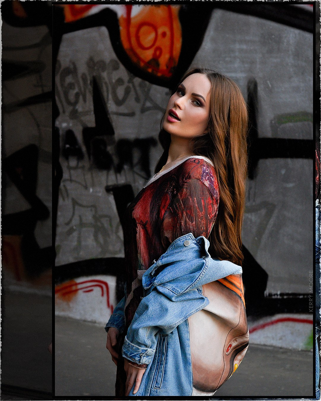 Женский уличный портрет. Фотограф и художник Kerry Moore