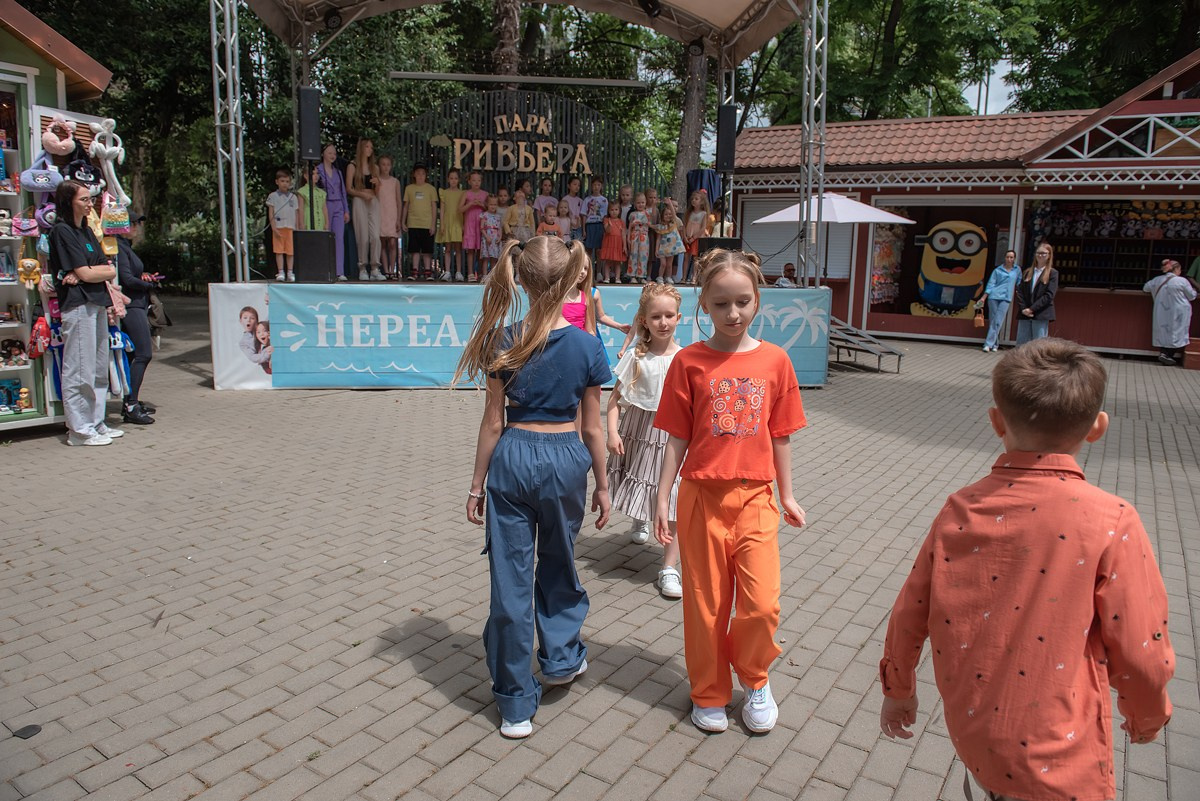 Парк Ривьера дефиле HAPPYkids. Семейный и коммерческий фотограф в Сочи Александр Бодунов