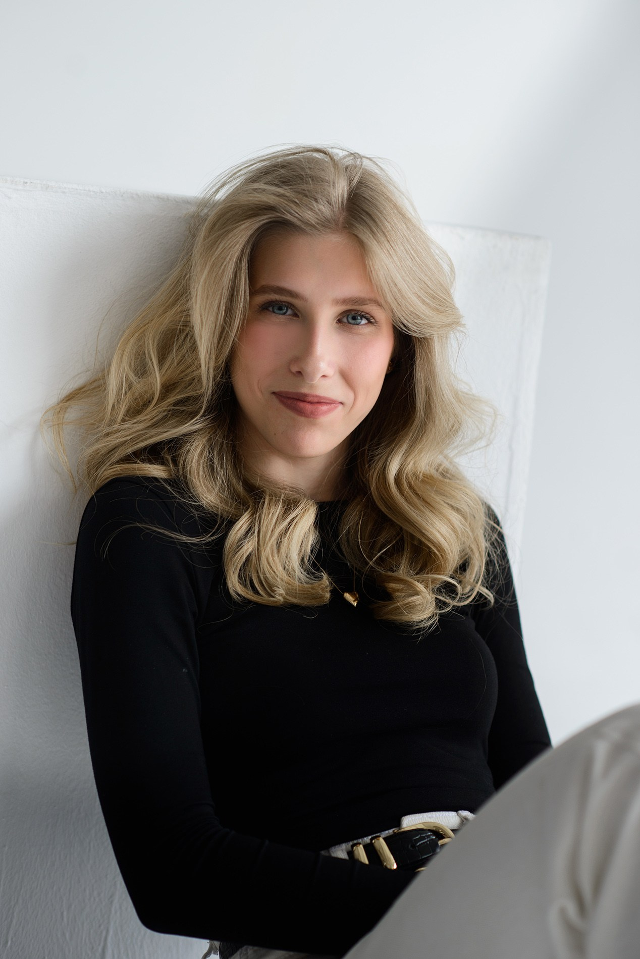 photo shoot for mom and daughter in the studio