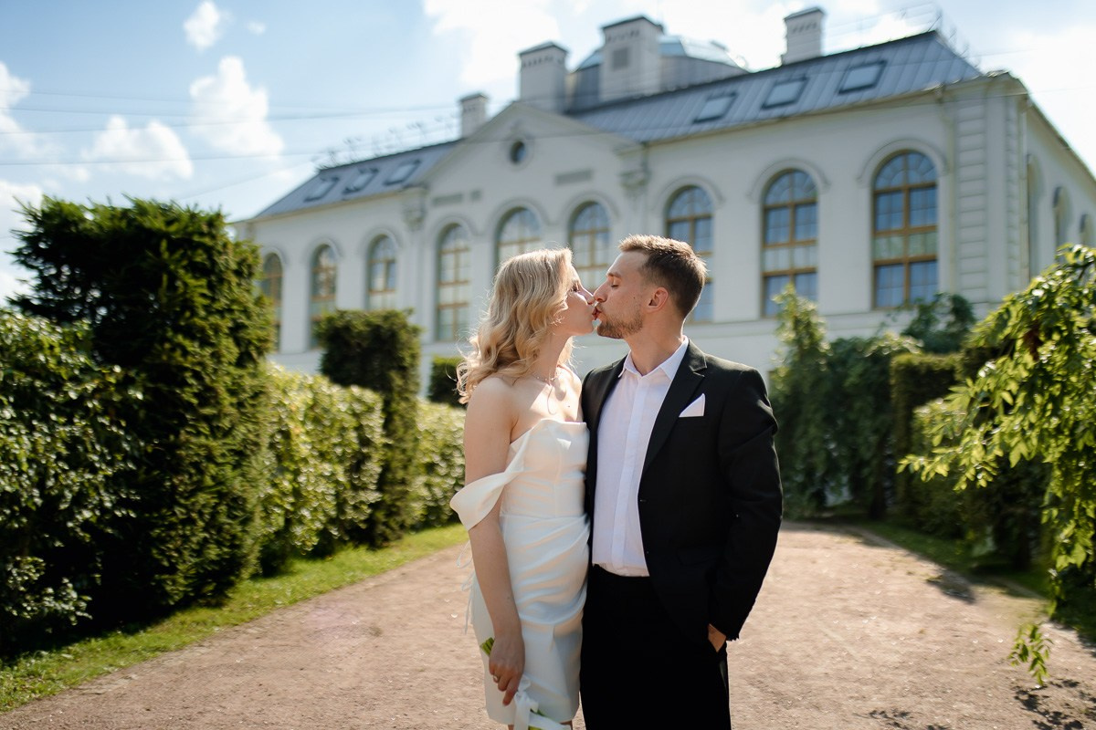 Свадебная фотосессия на улице. Свадебный фотограф в Санкт-Петербурге Антон Владимиров