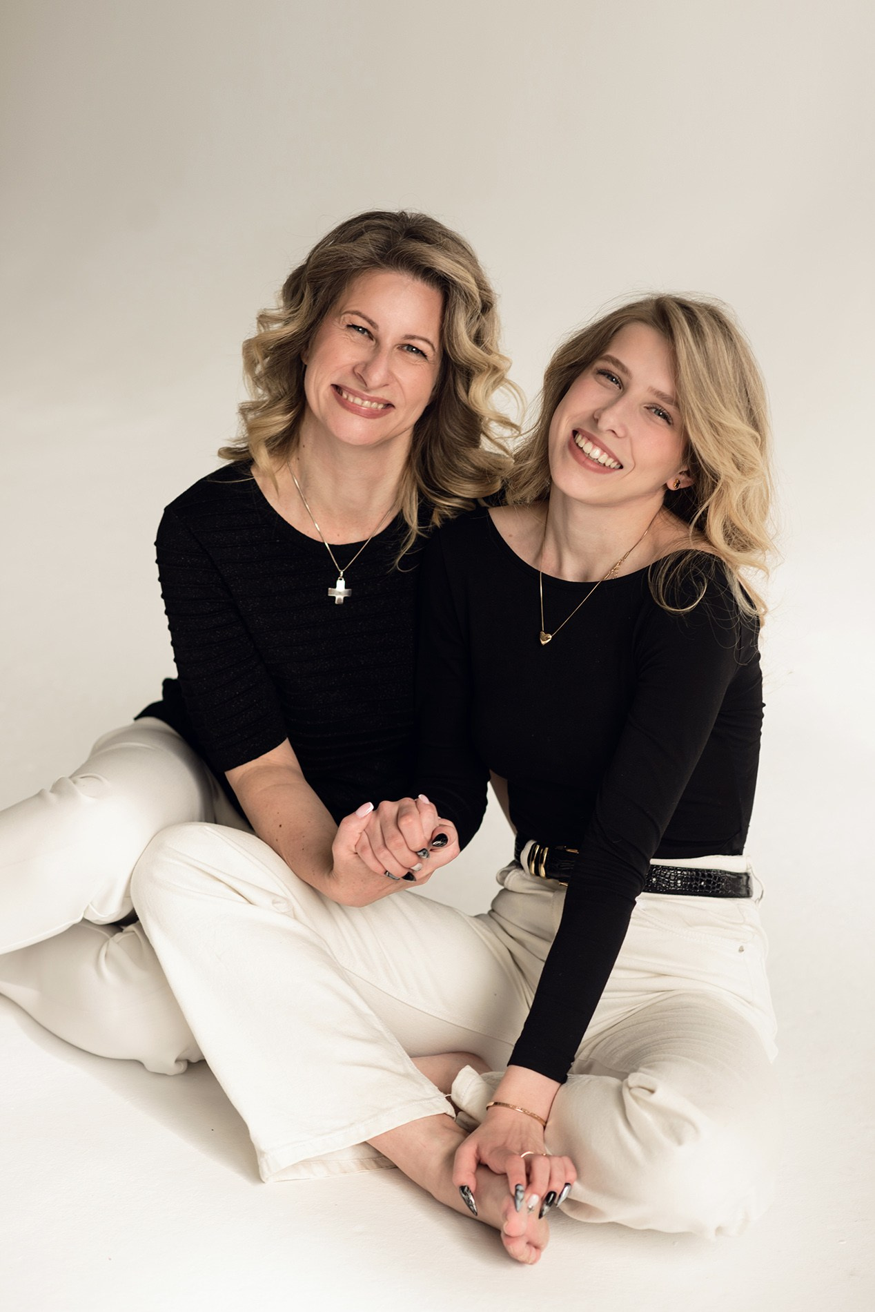 photo shoot for mom and daughter in the studio