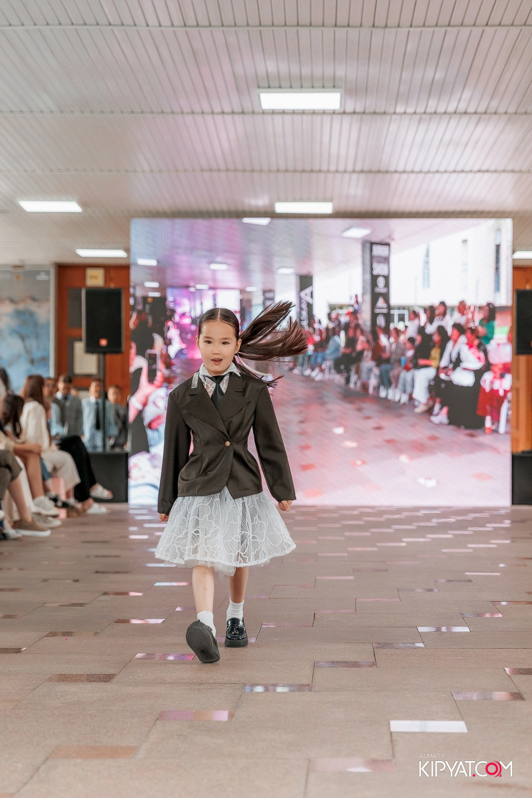 JUNIOR FASHION SHOW. КИПЯТКОМ АЛМАТЫ!