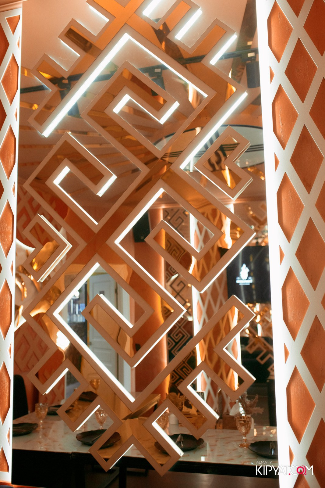 УХО И МЕДВЕДЬ НА ГАГАРИНА. КИПЯТКОМ АЛМАТЫ!