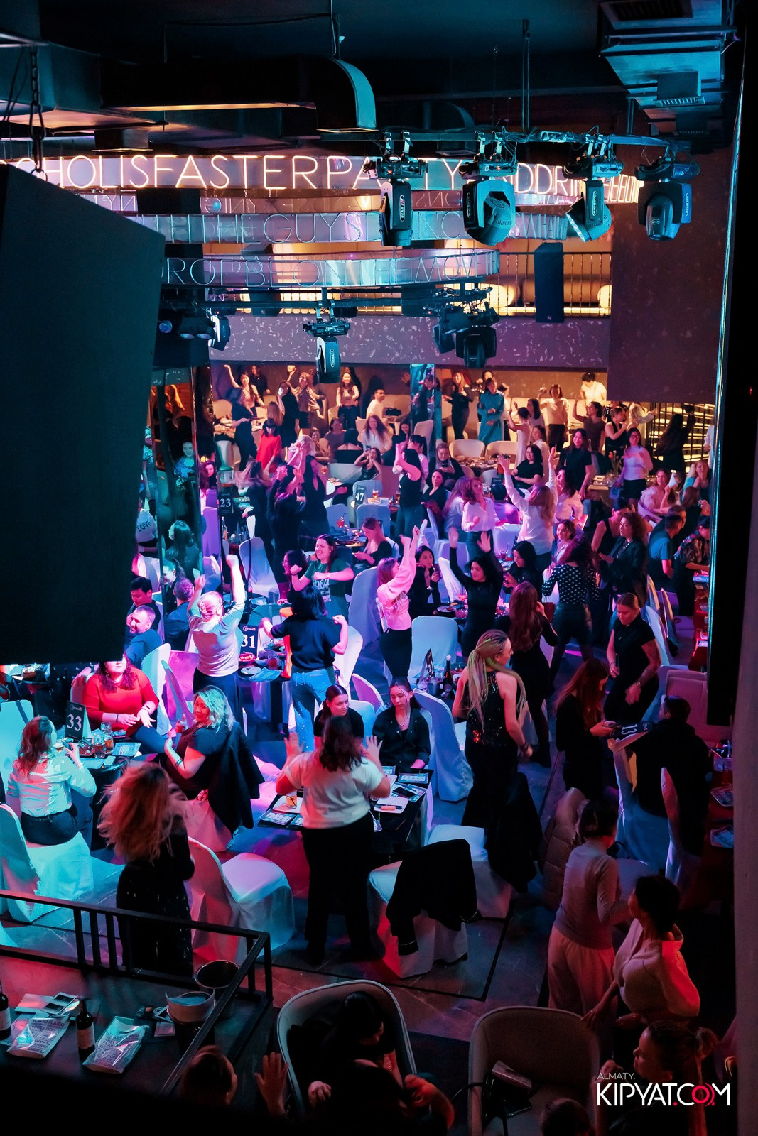 МУЗЫКАЛЬНОЕ ЛОТО В HIT RETRO. КИПЯТКОМ АЛМАТЫ! Фотосъемка мероприятий в Алматы