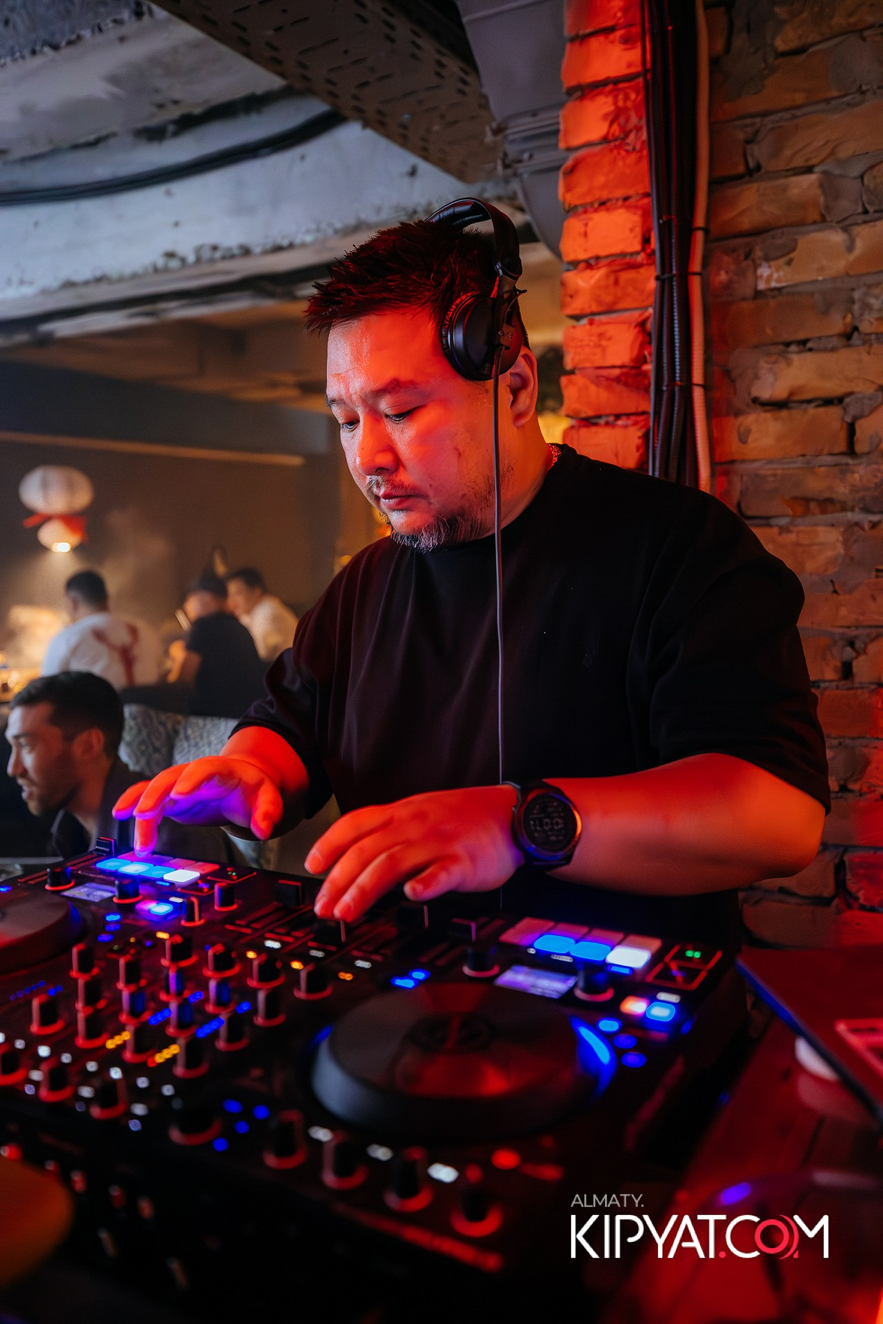 Olovo на Сатпаева. КИПЯТКОМ АЛМАТЫ!