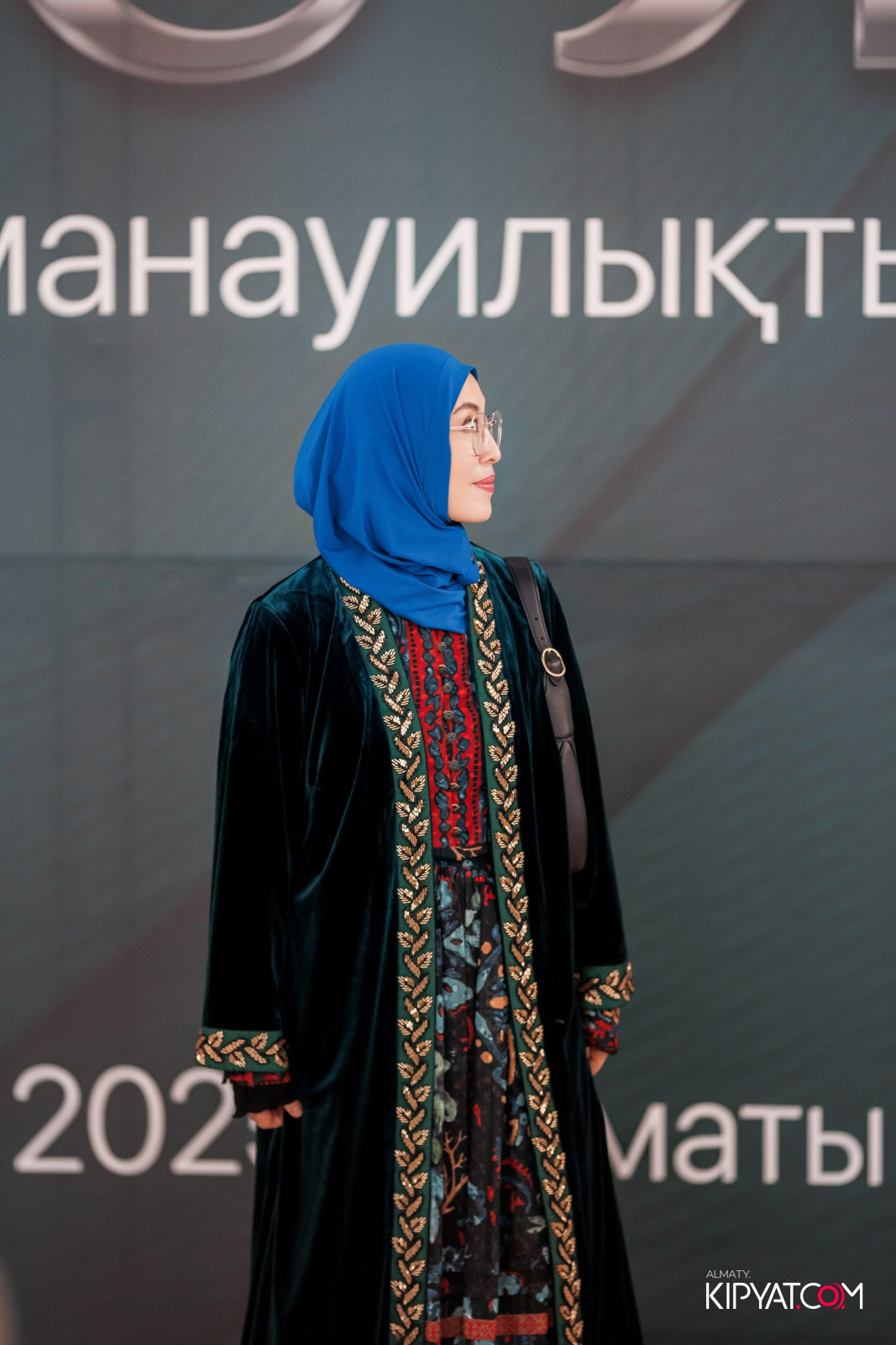 FASHION ПОКАЗ, КАЗАХСКОЙ НАЦИОНАЛЬНОЙ ОДЕЖДЫ. КИПЯТКОМ АЛМАТЫ!