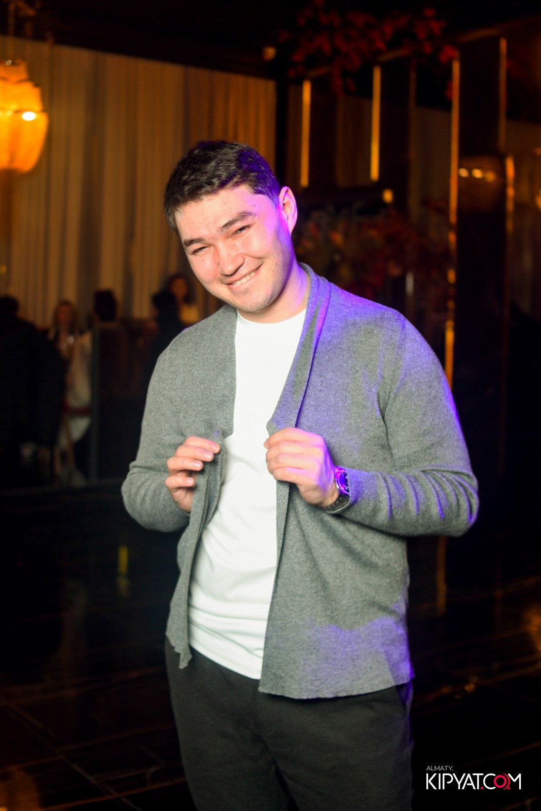 БАР ПАНАЕХАЛИ НА ДОСТЫК. КИПЯТКОМ АЛМАТЫ!