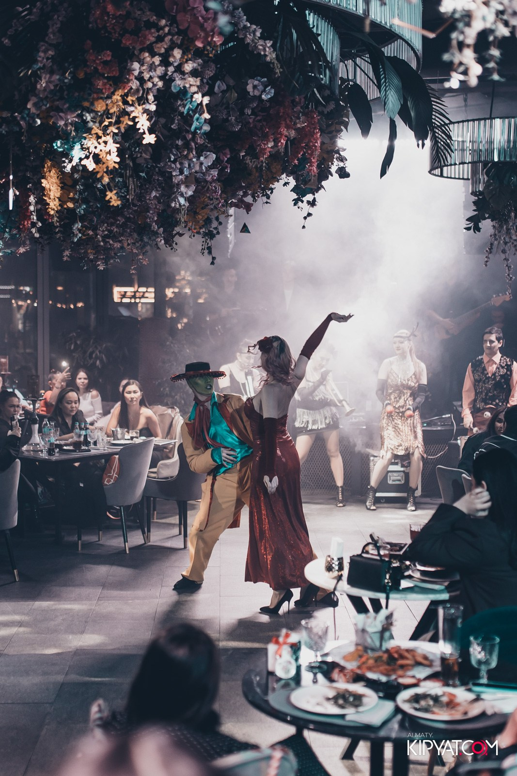 FRIENDS BAR & TERRACE. КИПЯТКОМ АЛМАТЫ!