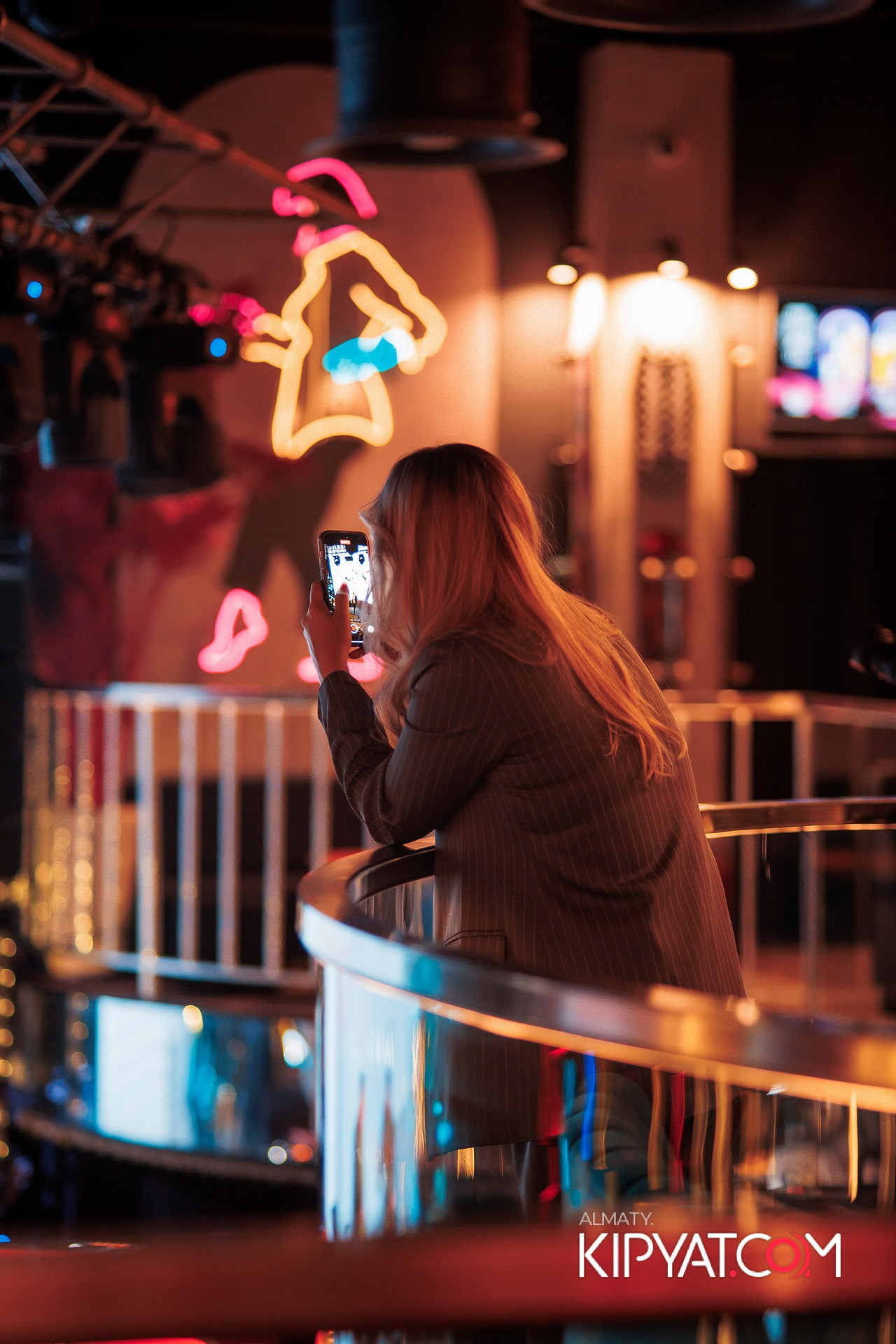 ПРЕЗЕНТАЦИЯ КНИГИ ВИКТОРА ЕЛИСЕЕВА. КИПЯТКОМ АЛМАТЫ!