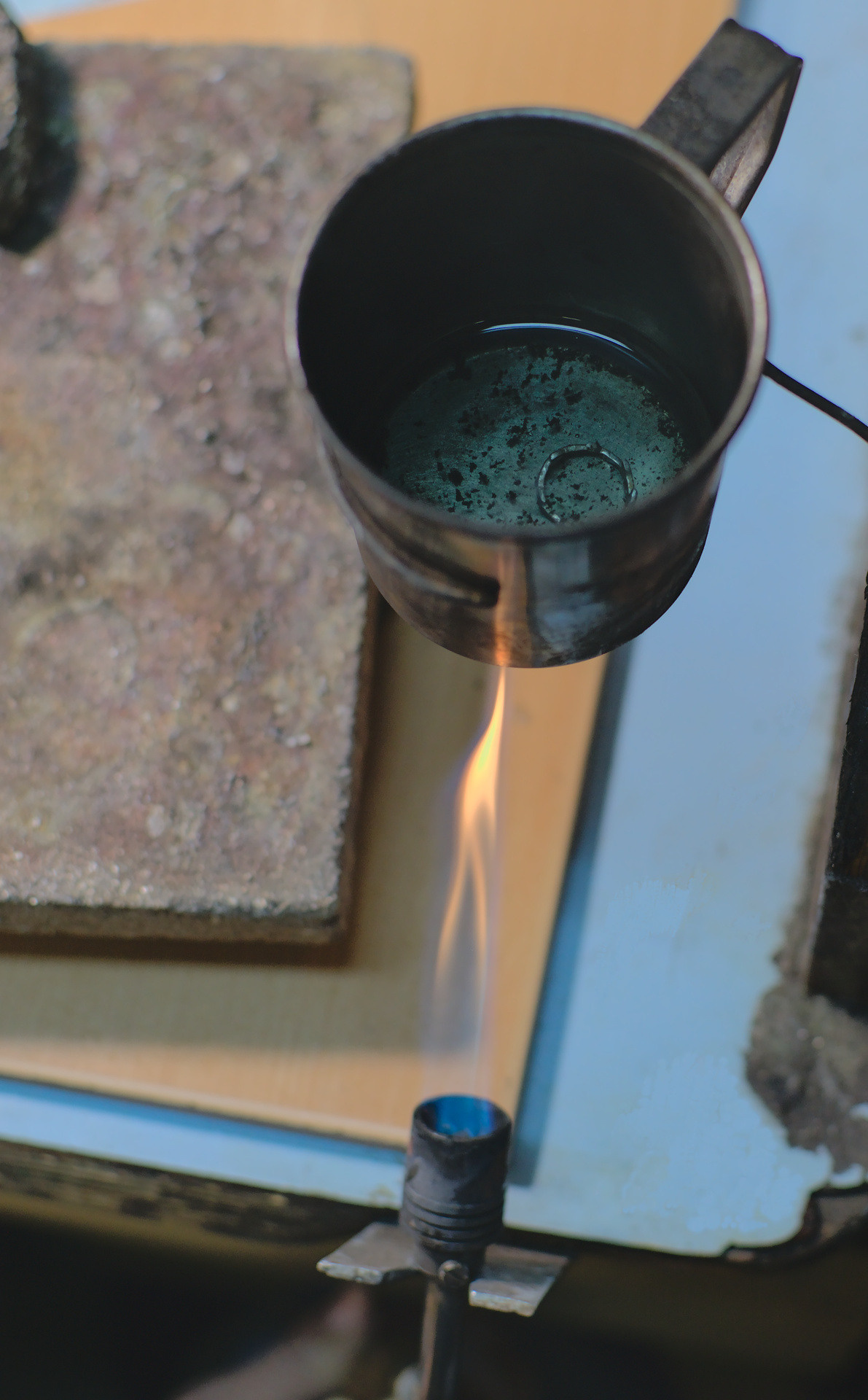 Ручная работа изготовления из серебра погдготовка