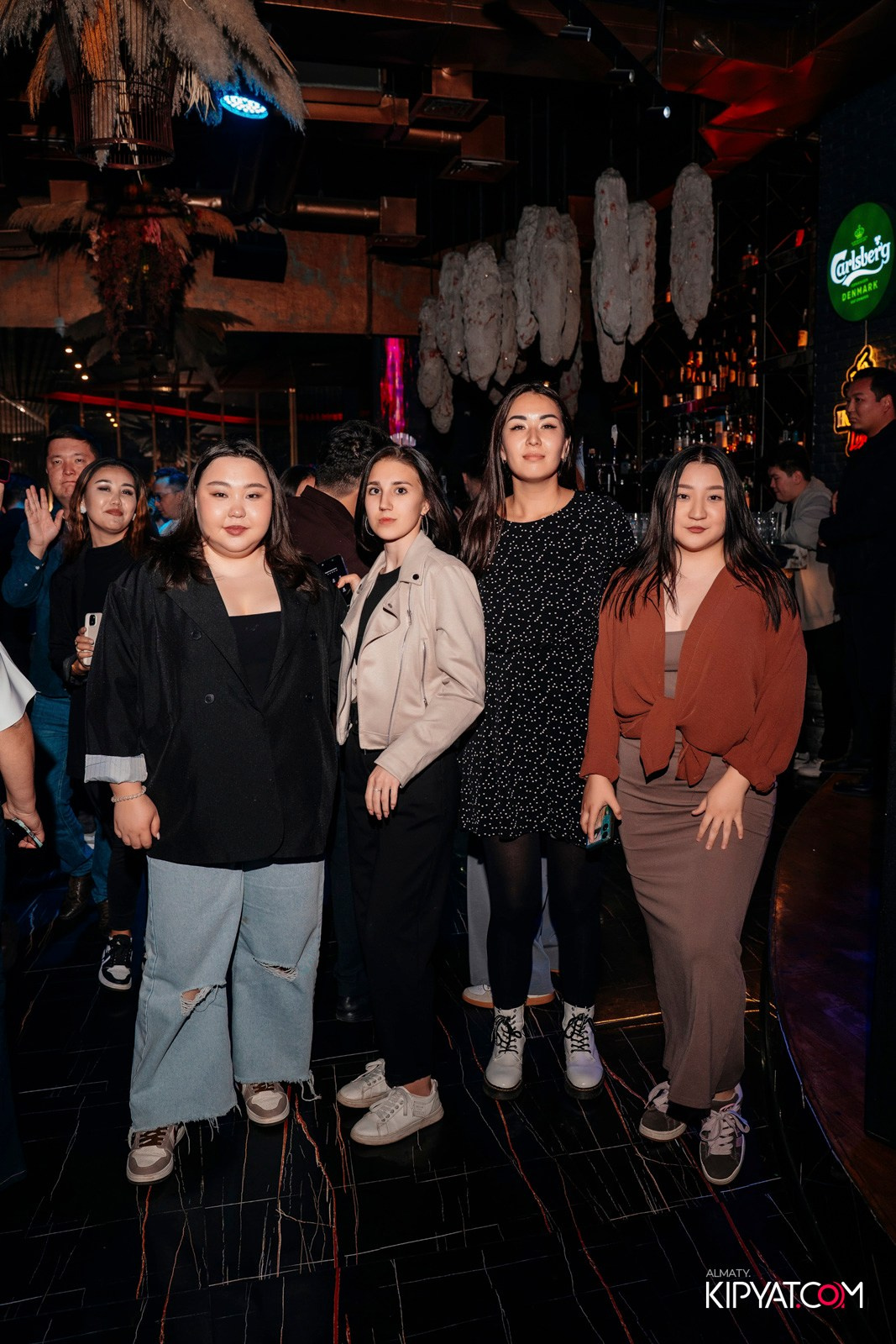 БАР ПАНАЕХАЛИ НА ТОЛЕ БИ. КИПЯТКОМ АЛМАТЫ!