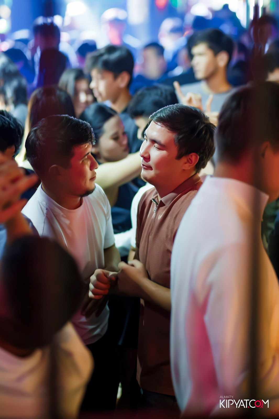 UYAT EMES BAR. КИПЯТКОМ АЛМАТЫ!