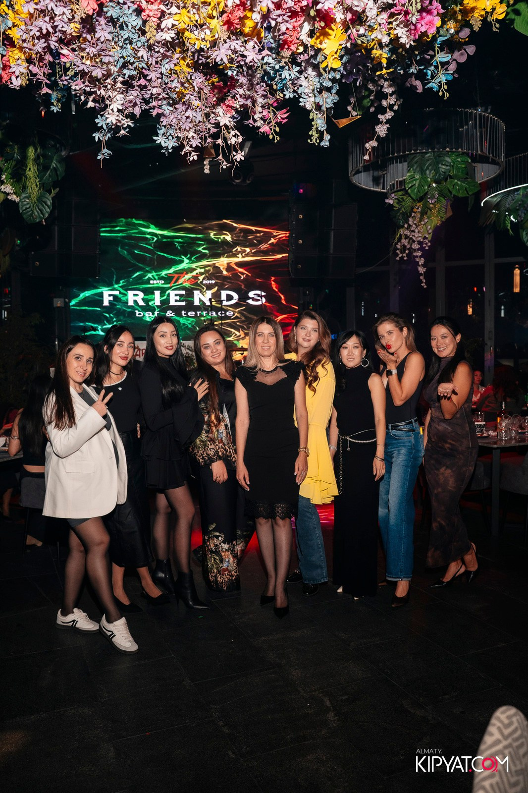 FRIENDS BAR & TERRACE. КИПЯТКОМ АЛМАТЫ!
