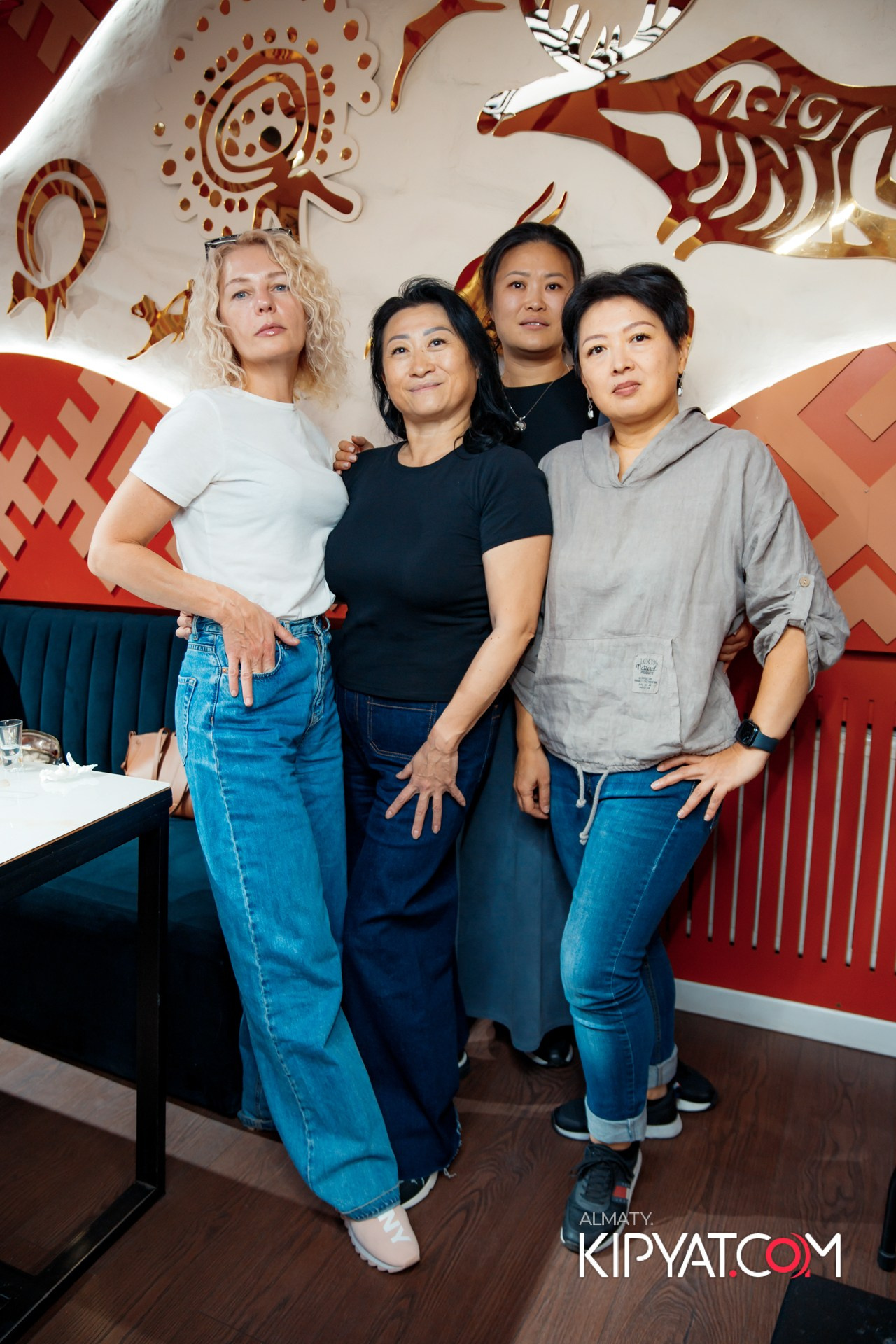 Ухо и Медведь на Гагарина. КИПЯТКОМ АЛМАТЫ!