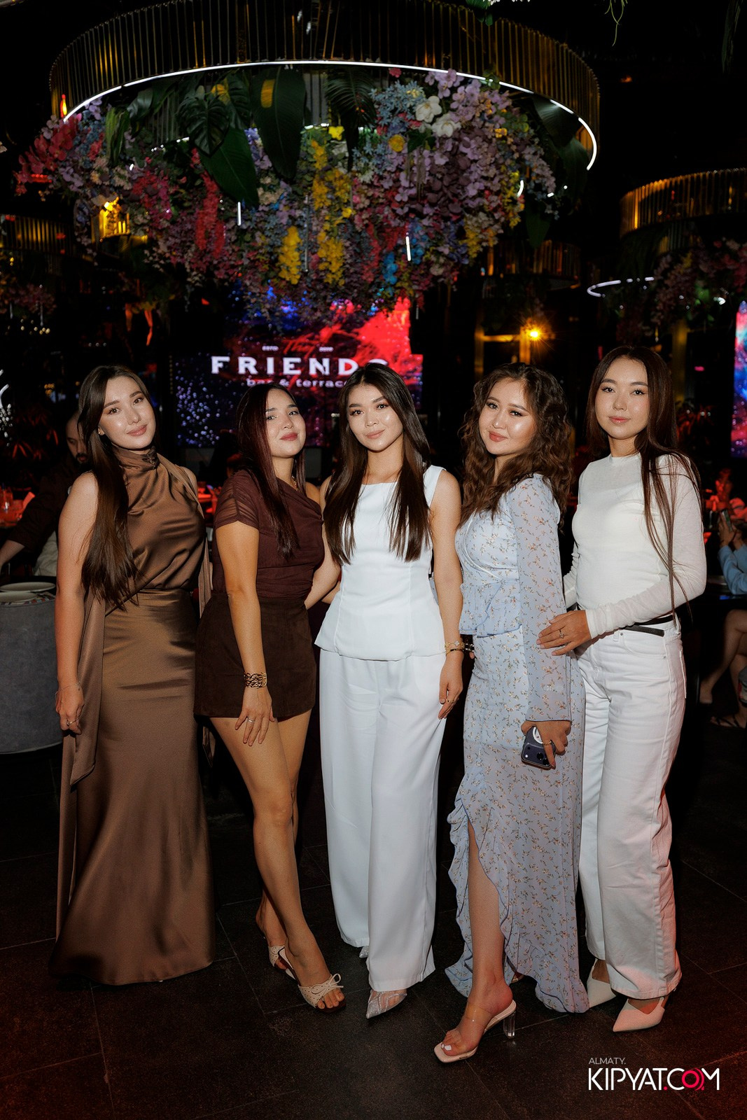 FRIENDS BAR & TERRACE. КИПЯТКОМ АЛМАТЫ! Фотосъемка мероприятий в Алматы